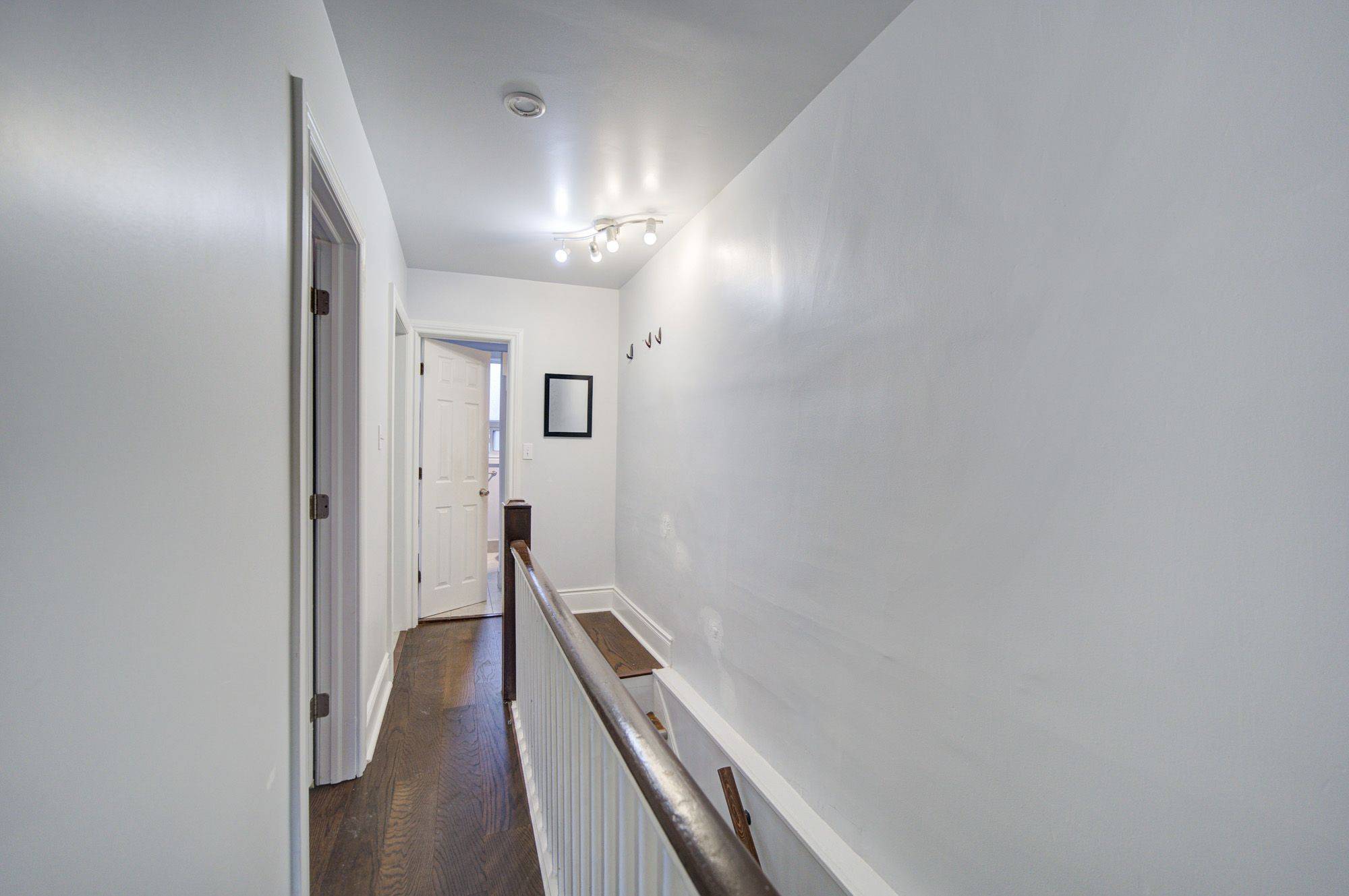 Toronto E02, ON M4C 1W1,Upper Level 77 Newmarket AVE #Upper