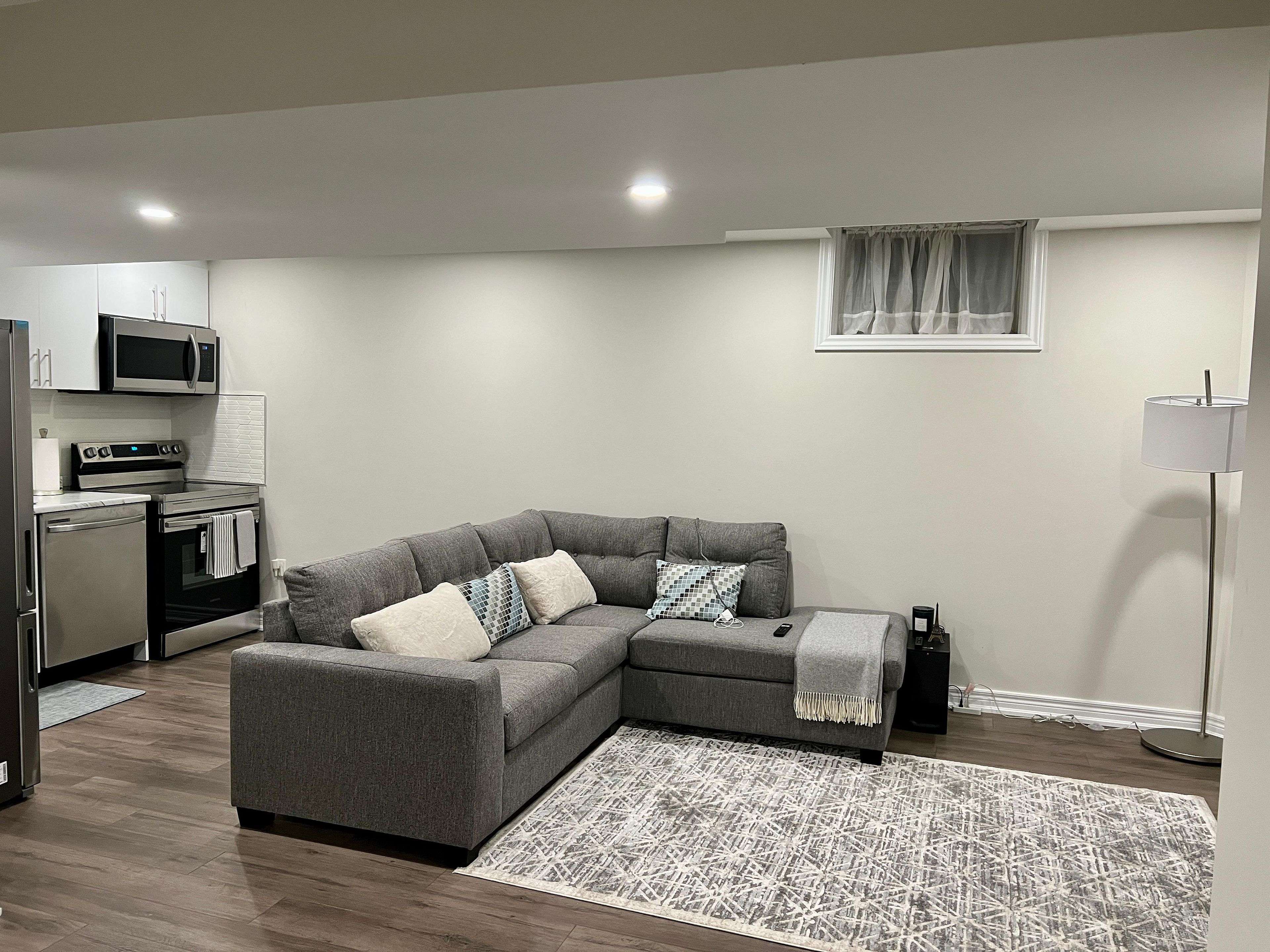 Barrie, ON L4N 9S7,8 Grace CRES #BSMT