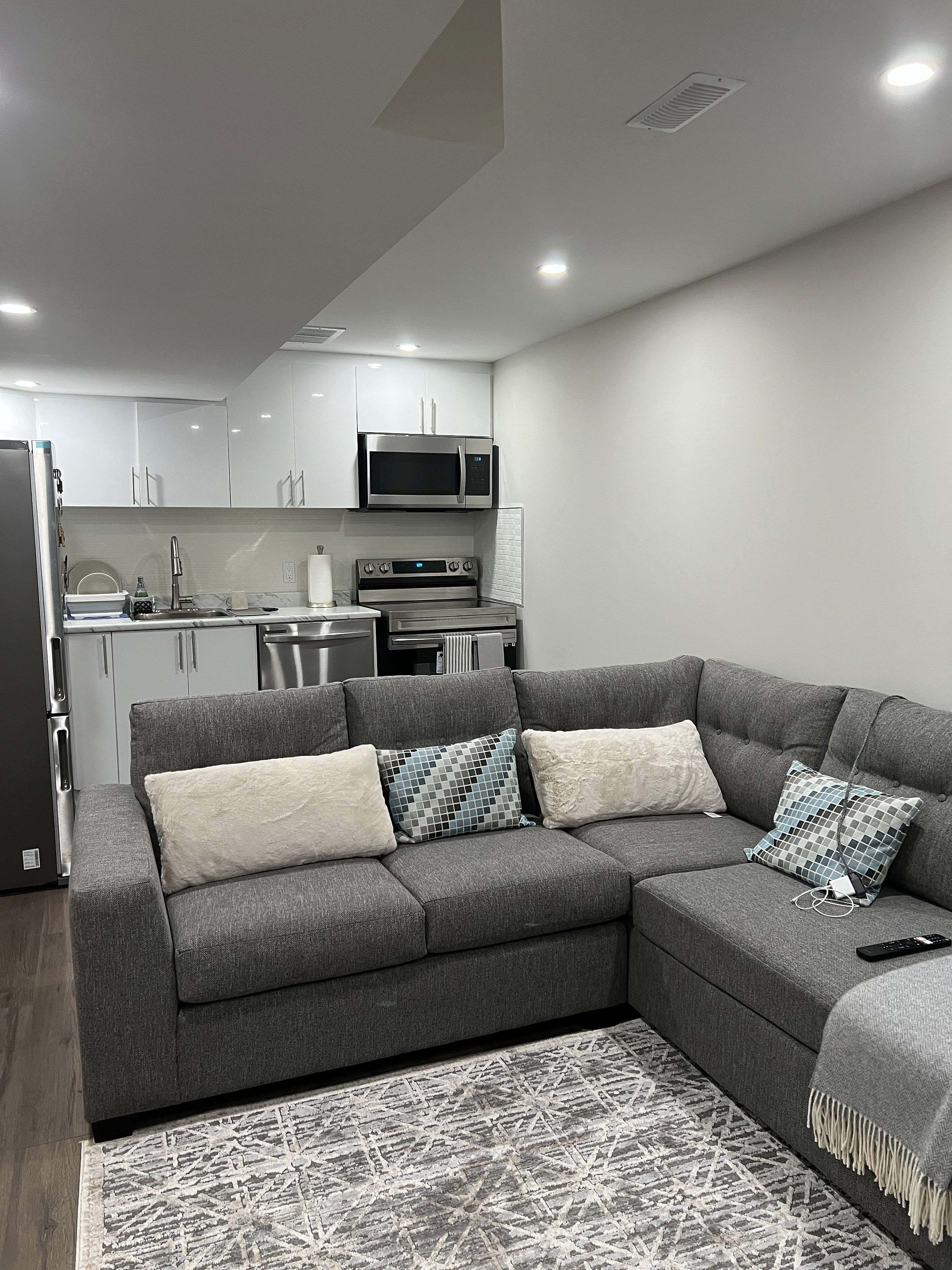 Barrie, ON L4N 9S7,8 Grace CRES #BSMT