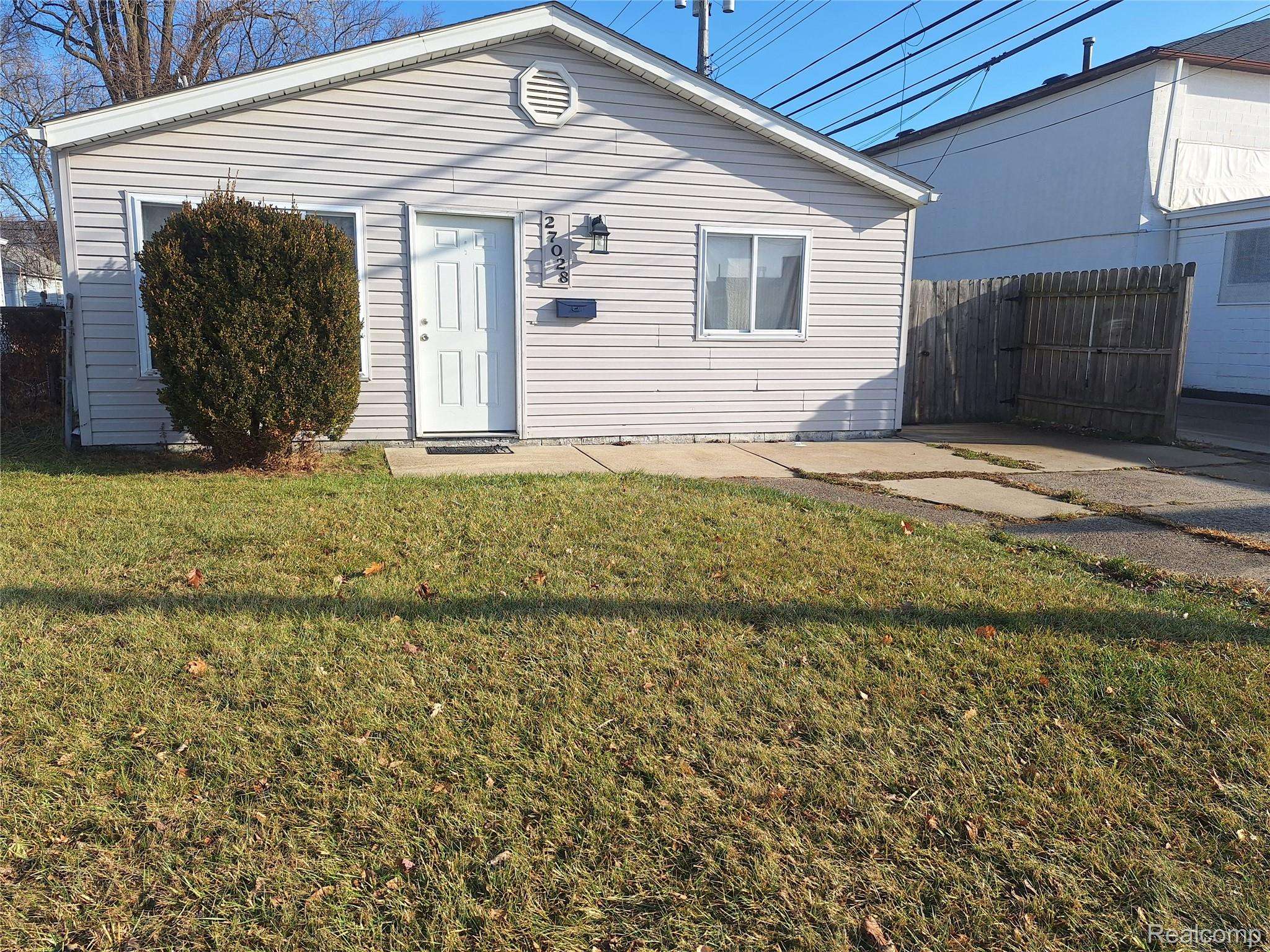 Madison Heights, MI 48071,27028 Dartmouth ST