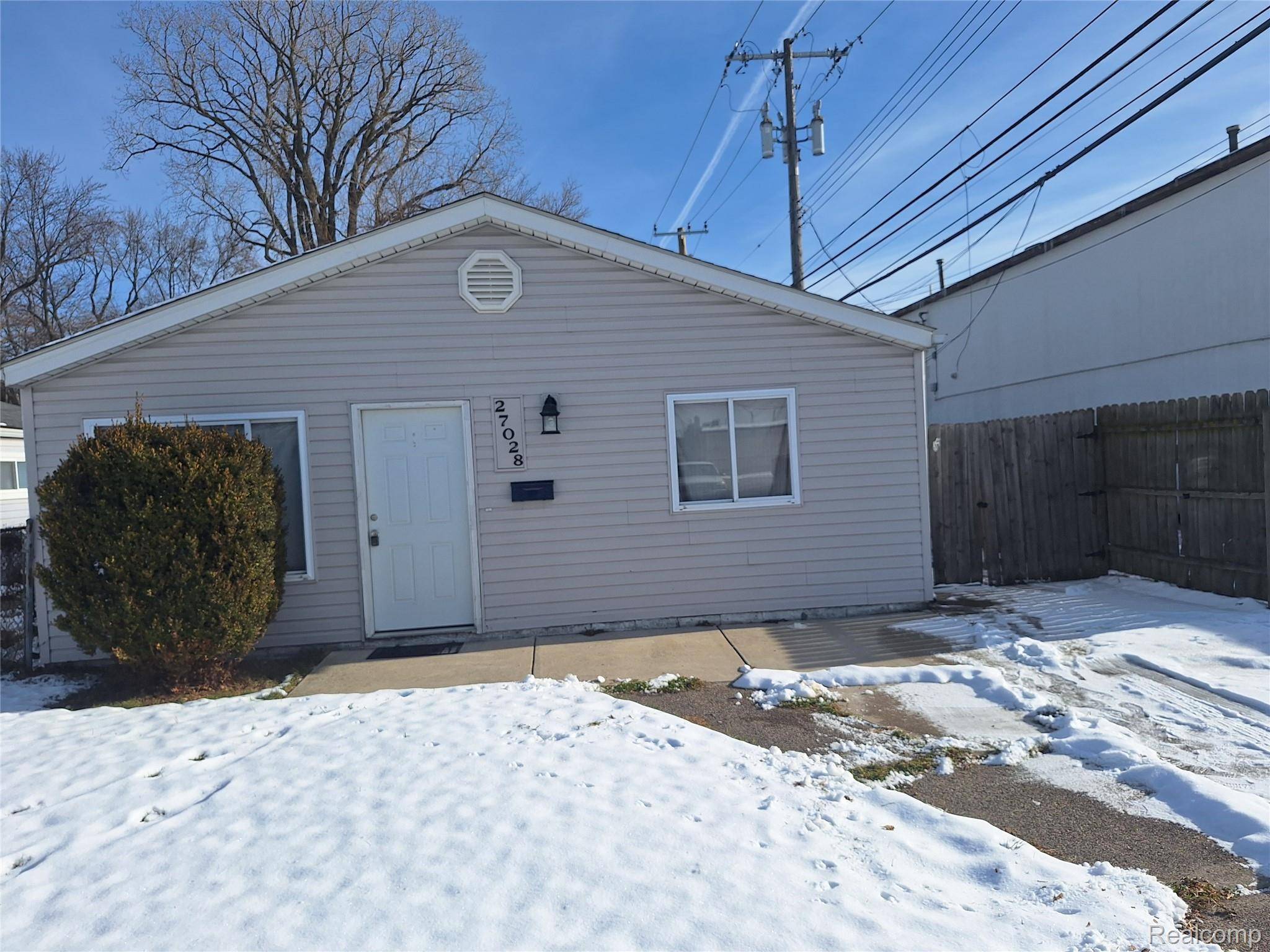 Madison Heights, MI 48071,27028 Dartmouth ST