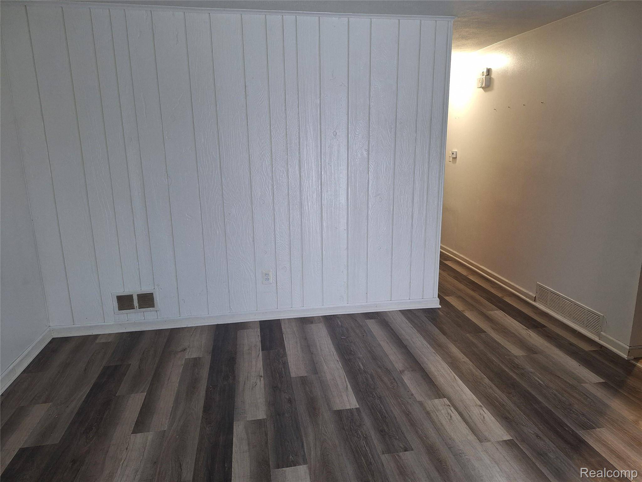 Madison Heights, MI 48071,27028 Dartmouth ST