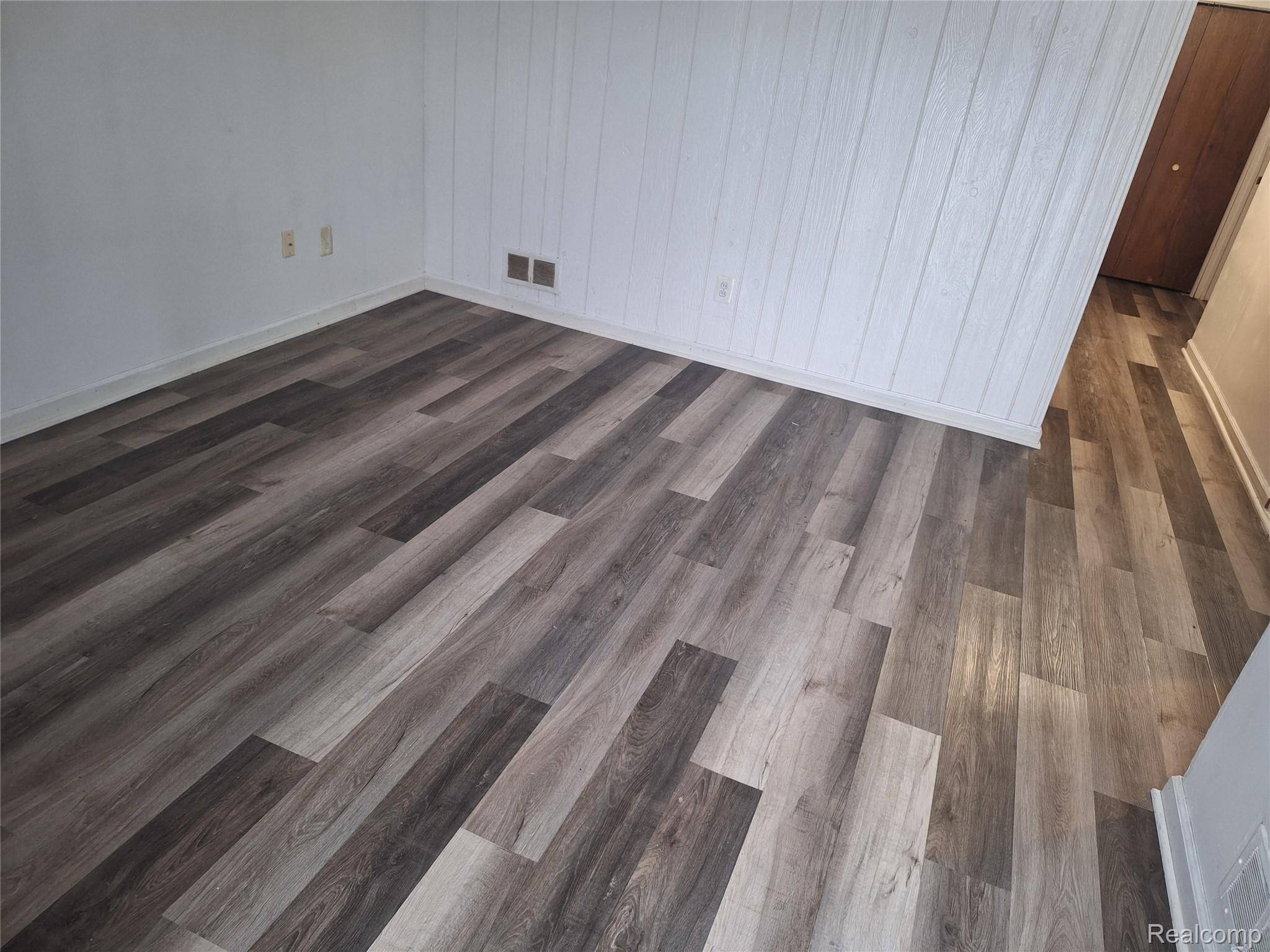 Madison Heights, MI 48071,27028 Dartmouth ST