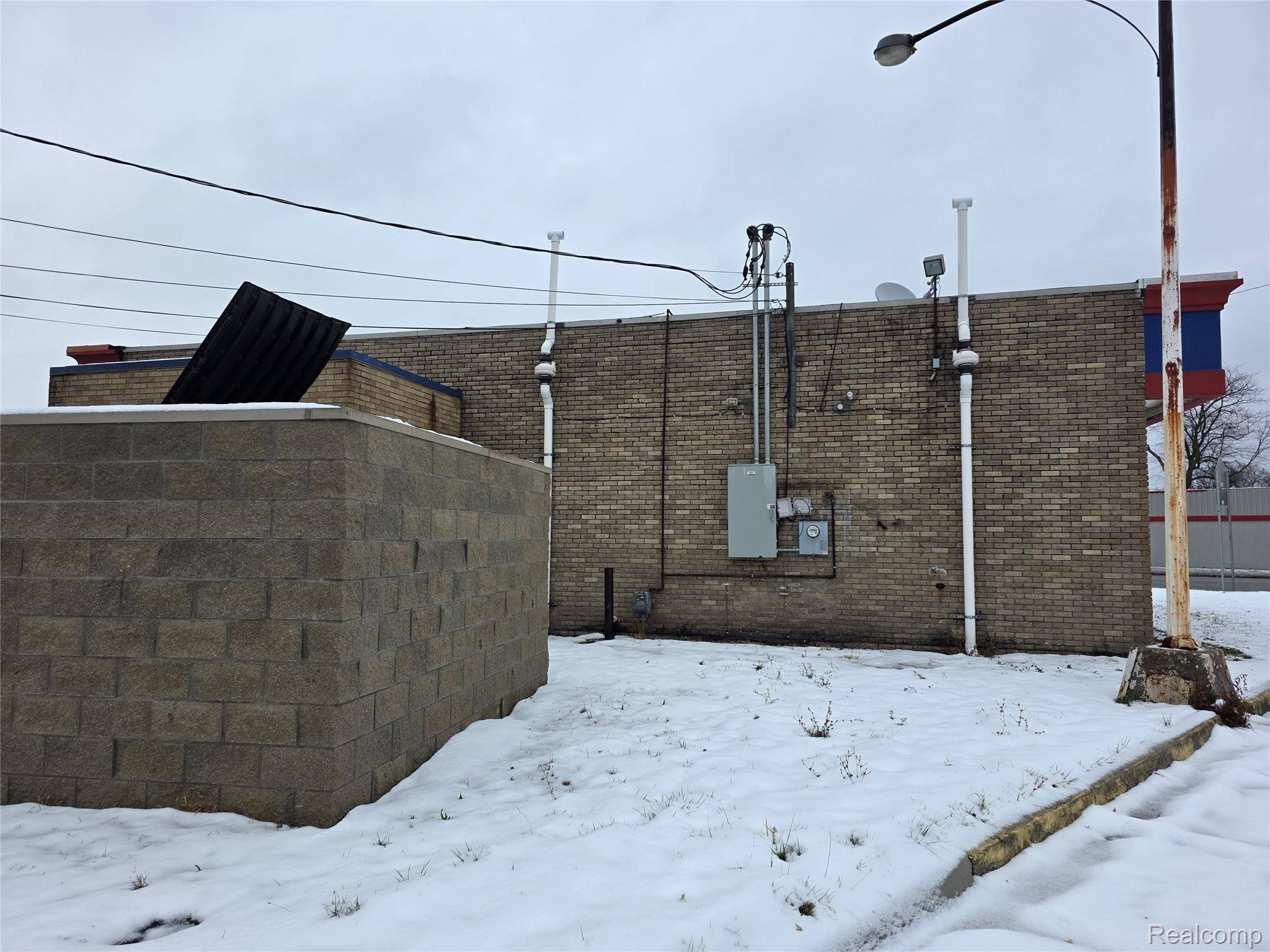 Lincoln Park, MI 48146,2476 Dix HWY