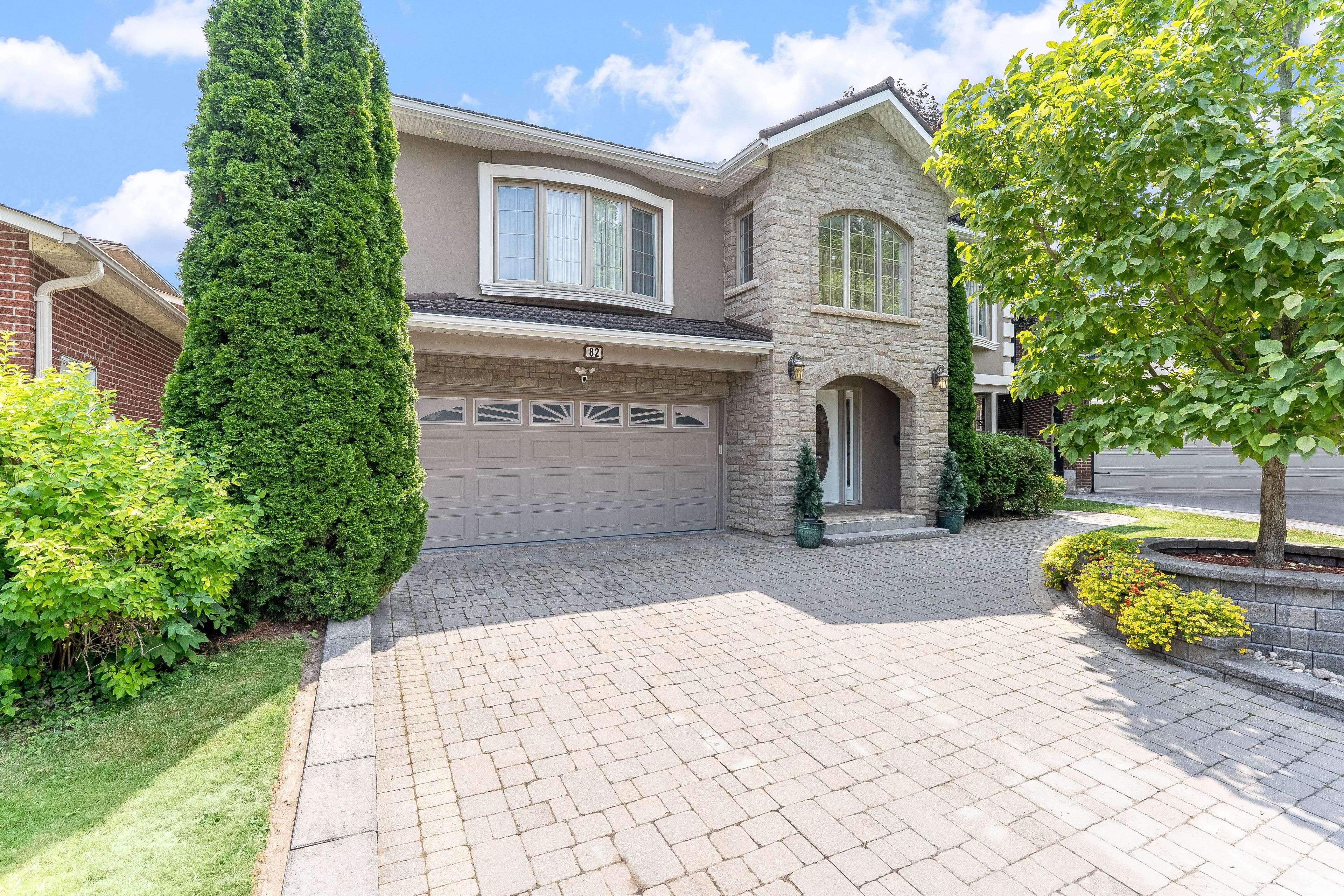 Newmarket, ON L3Y 5Z9,82 Derby CT
