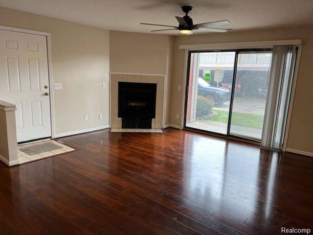 Fraser, MI 48026,16143 Clarkson DR #2