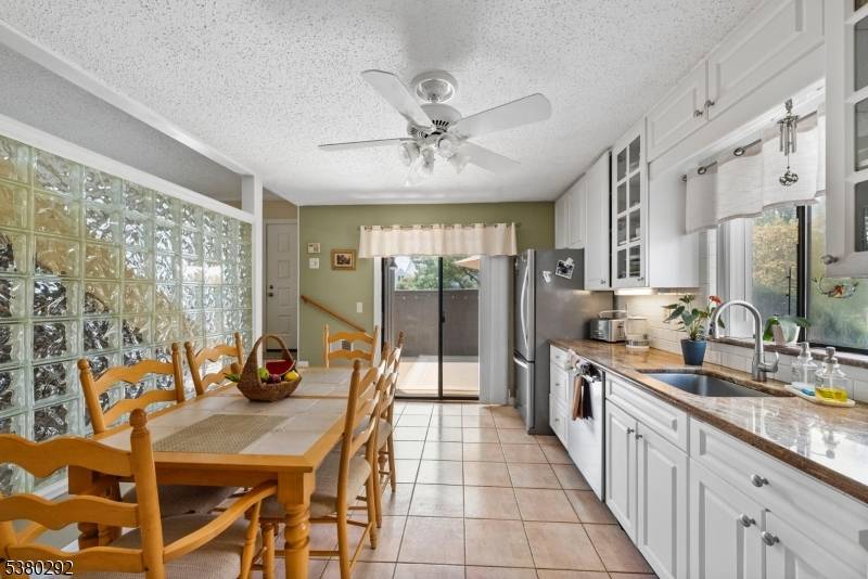 Edison Twp., NJ 08820,18 Westgate Dr