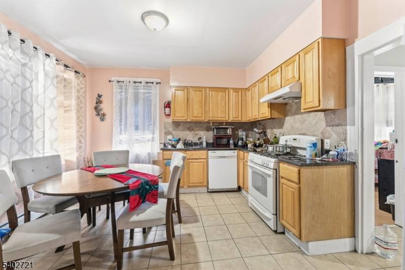 Elizabeth City, NJ 07208,320 Westfield Ave