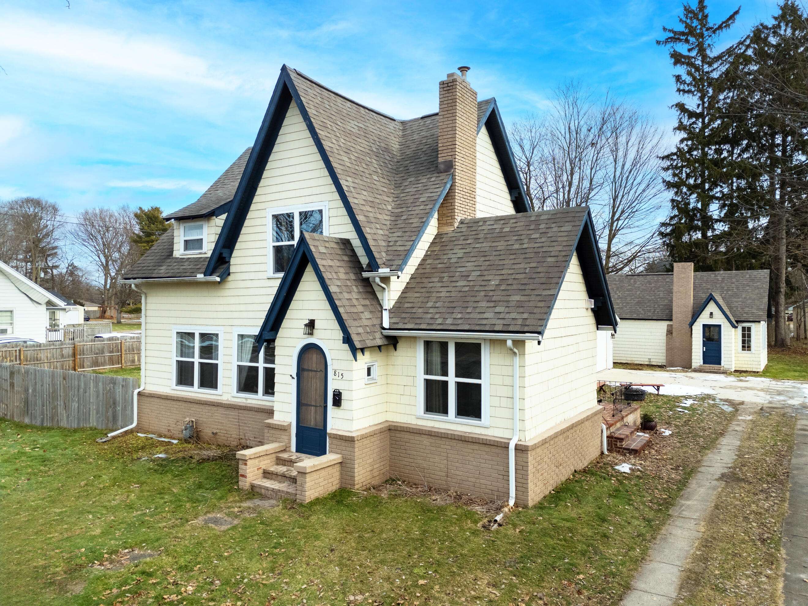 Three Rivers, MI 49093,815 N Main ST