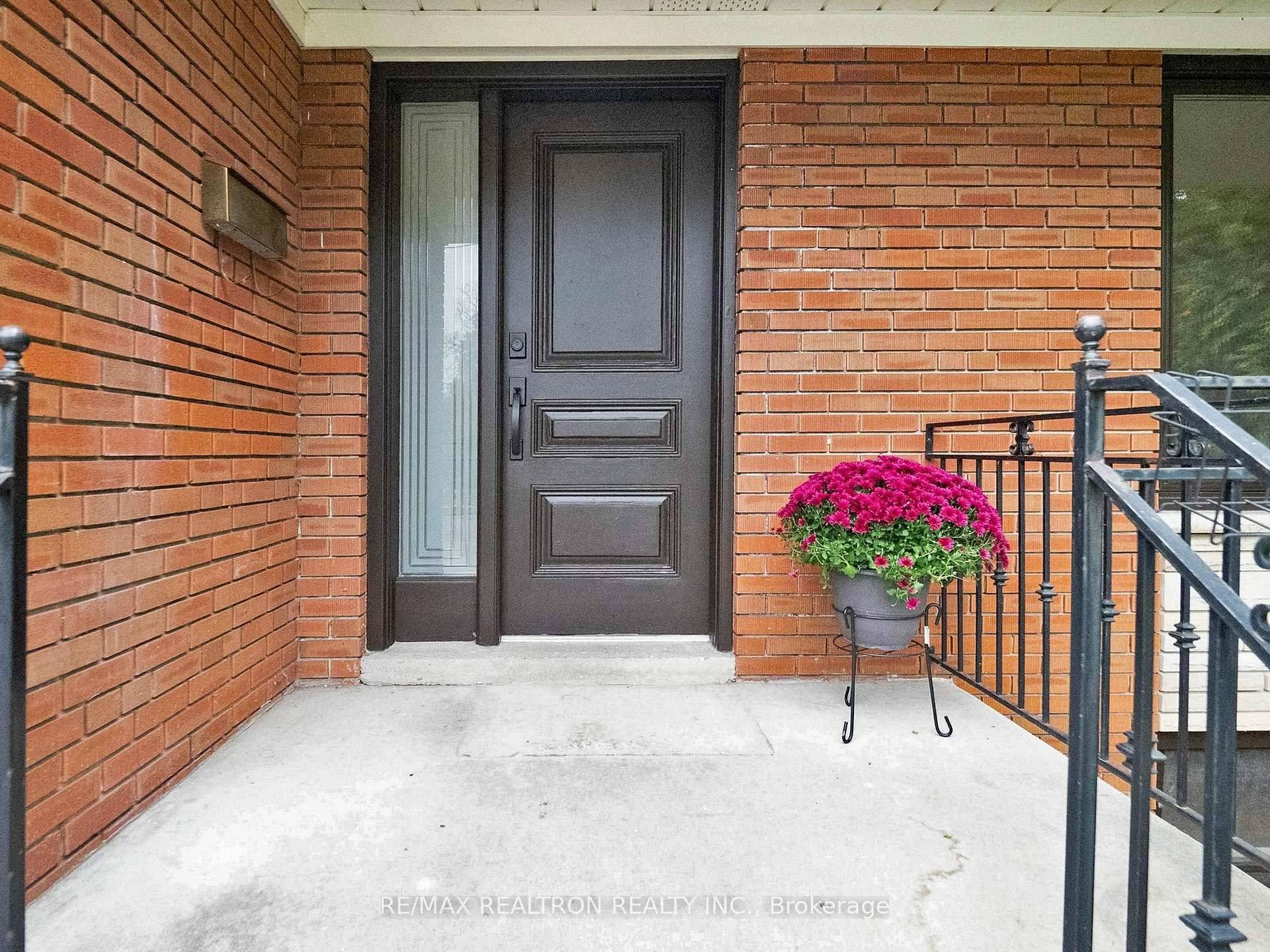 Toronto C07, ON M2R 1S9,52 Wynn RD