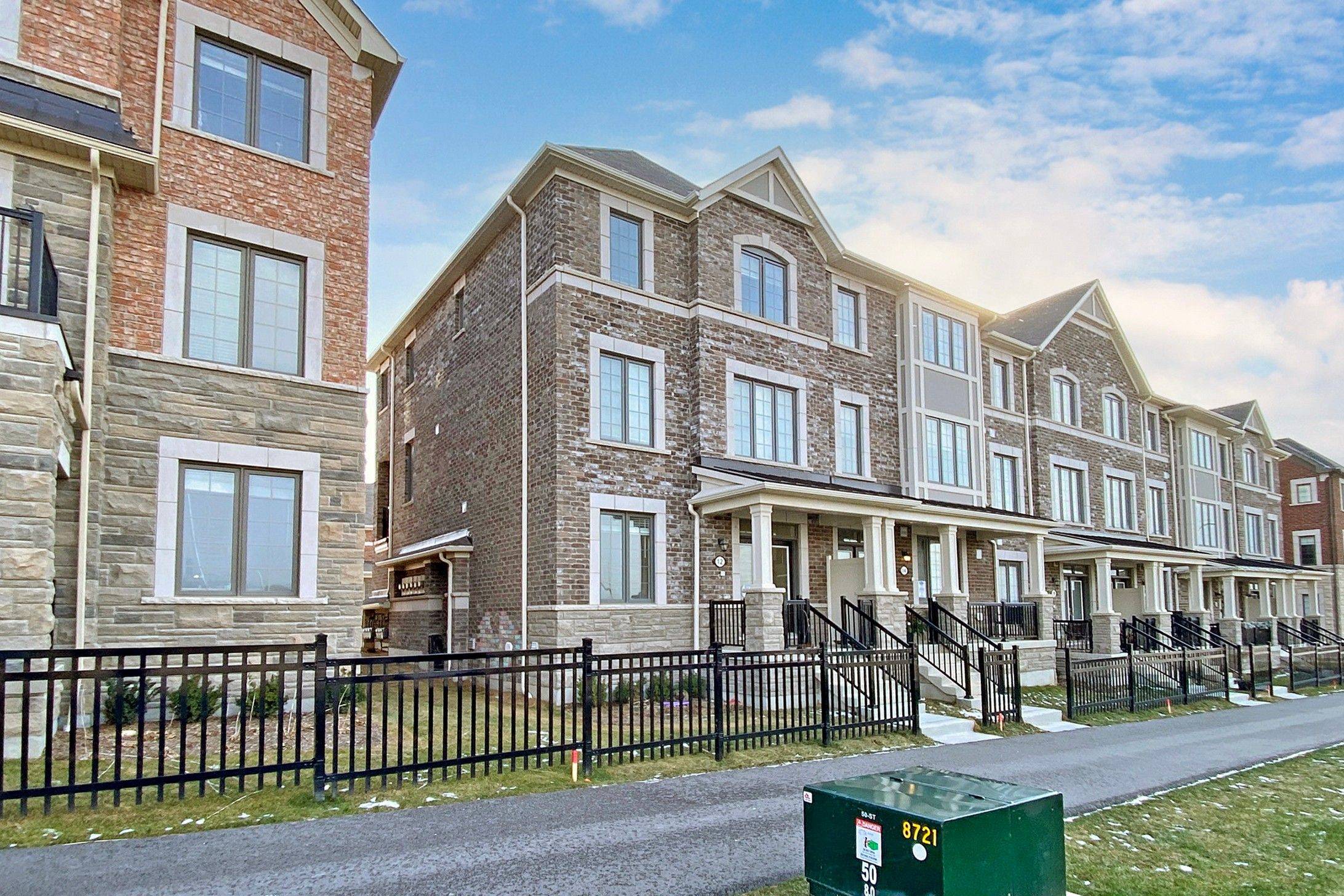 Whitby, ON L1P 0H9,12 Fiesta WAY