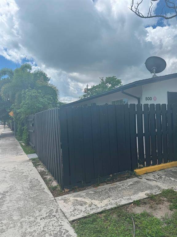 West Palm Beach, FL 33405,500 Nathan Hale Rd #1