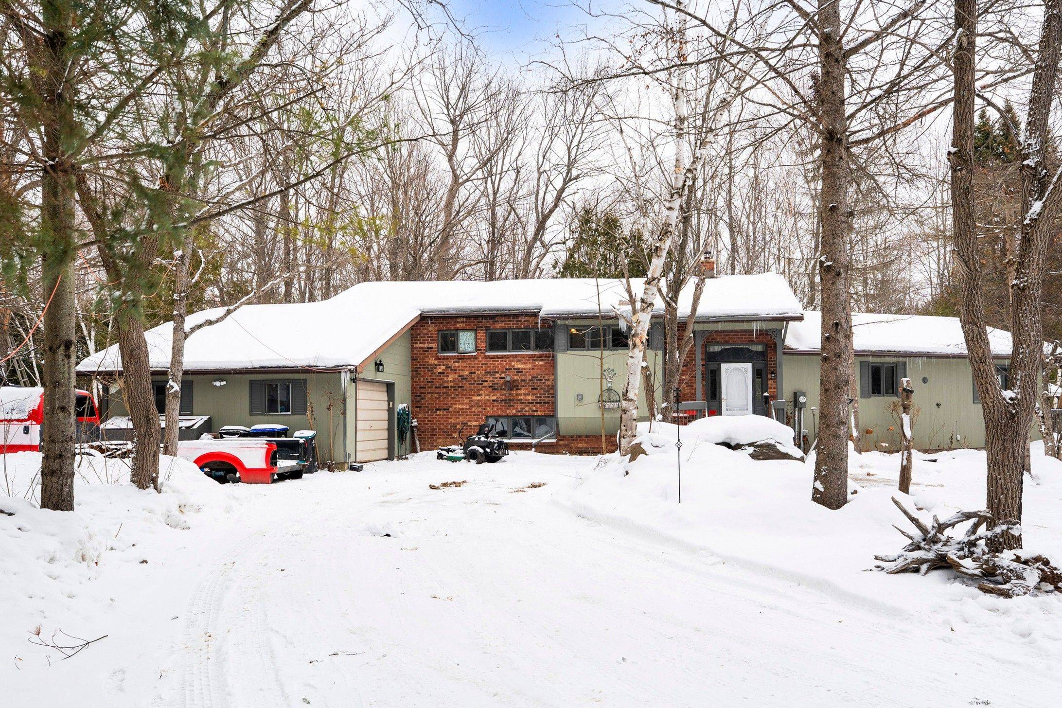 Severn, ON L3V 6H4,1208 Birchcliffe CRES