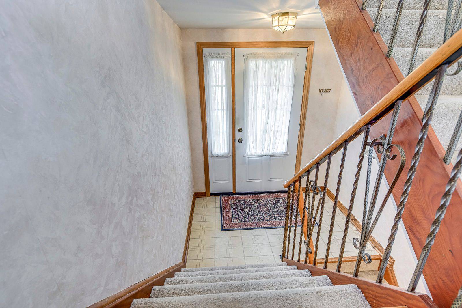 Burlington, ON L7N 2X6,681 Cumberland AVE