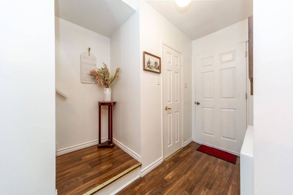 Toronto W05, ON M3N 2L8,34 Venetian CRES #143