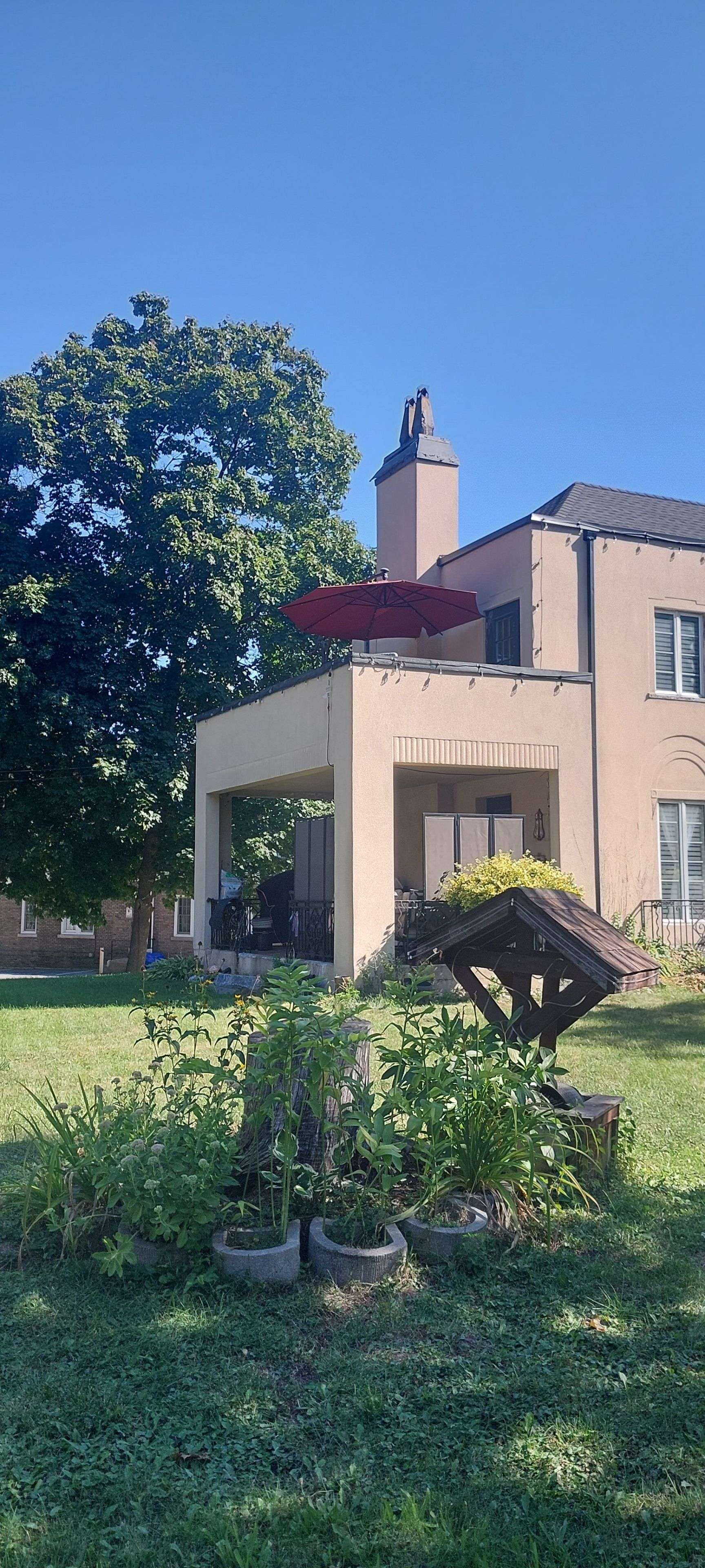 Hamilton, ON L8P 2N4,1 St James PL