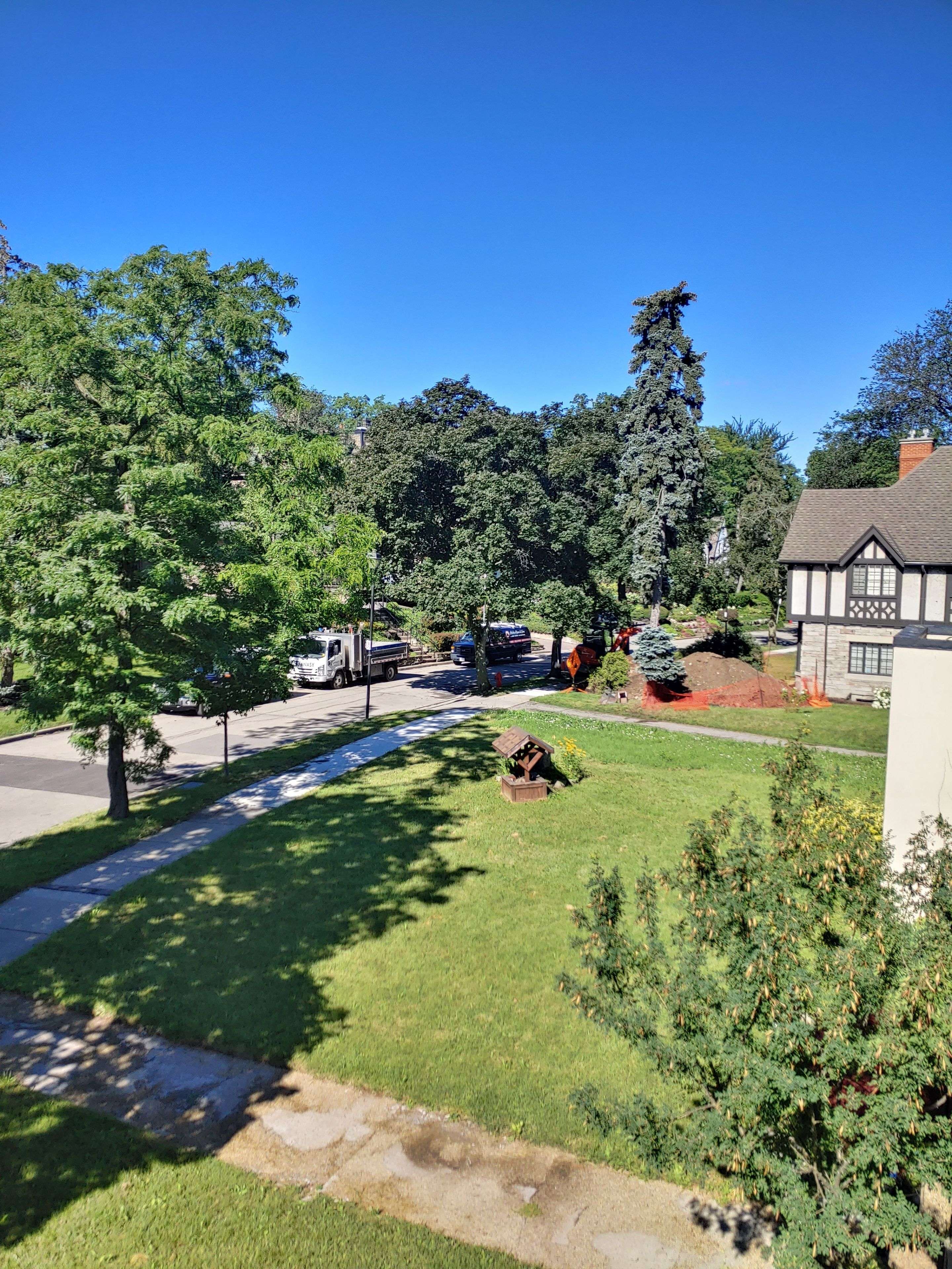 Hamilton, ON L8P 2N4,1 St James PL