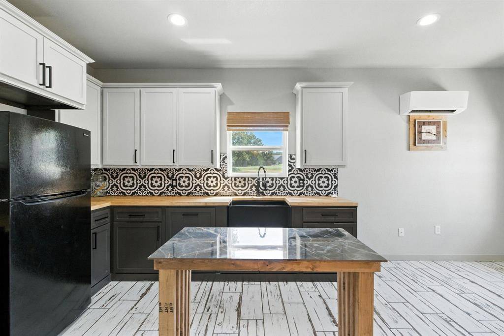 Alvord, TX 76255,370 Rolling Bend Road