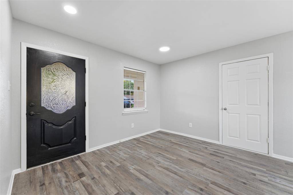 Mesquite, TX 75149,910 Royal Crest Drive