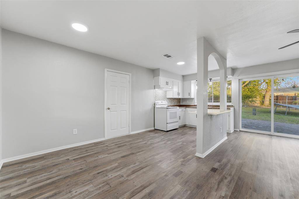 Mesquite, TX 75149,910 Royal Crest Drive