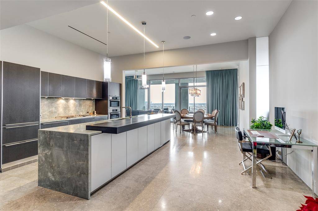 Dallas, TX 75201,1717 Arts Plaza #1810