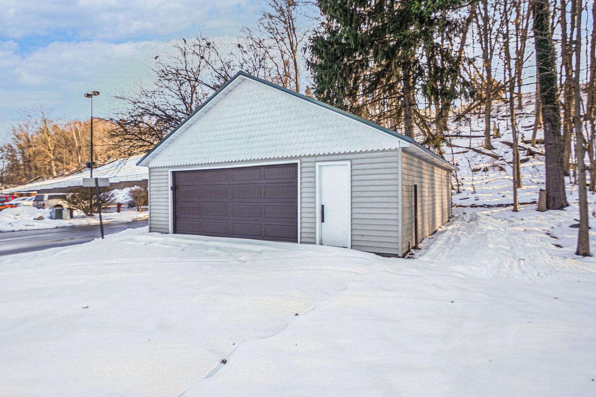 Newaygo, MI 49337,86 W State RD