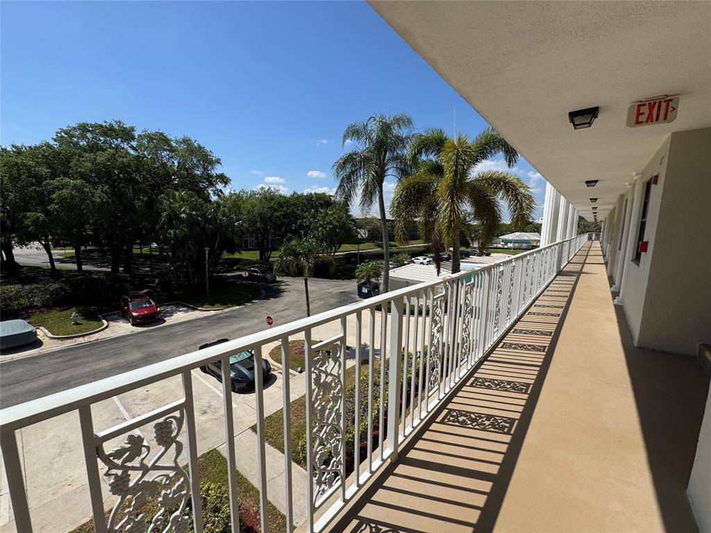 Boca Raton, FL 33433,6121 Balboa Cir #306