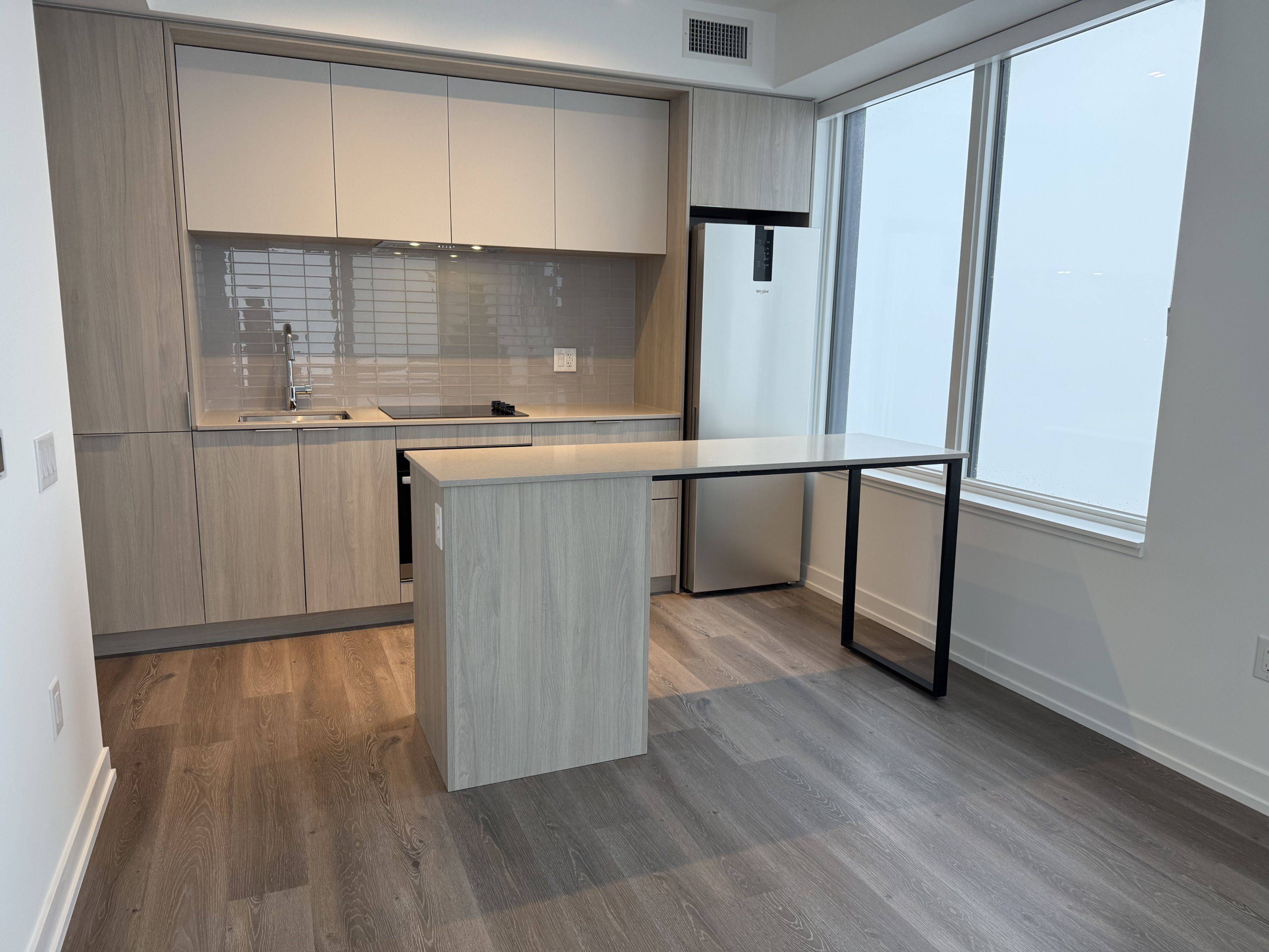 Mississauga, ON L5B 0G6,395 Square One DR #4008