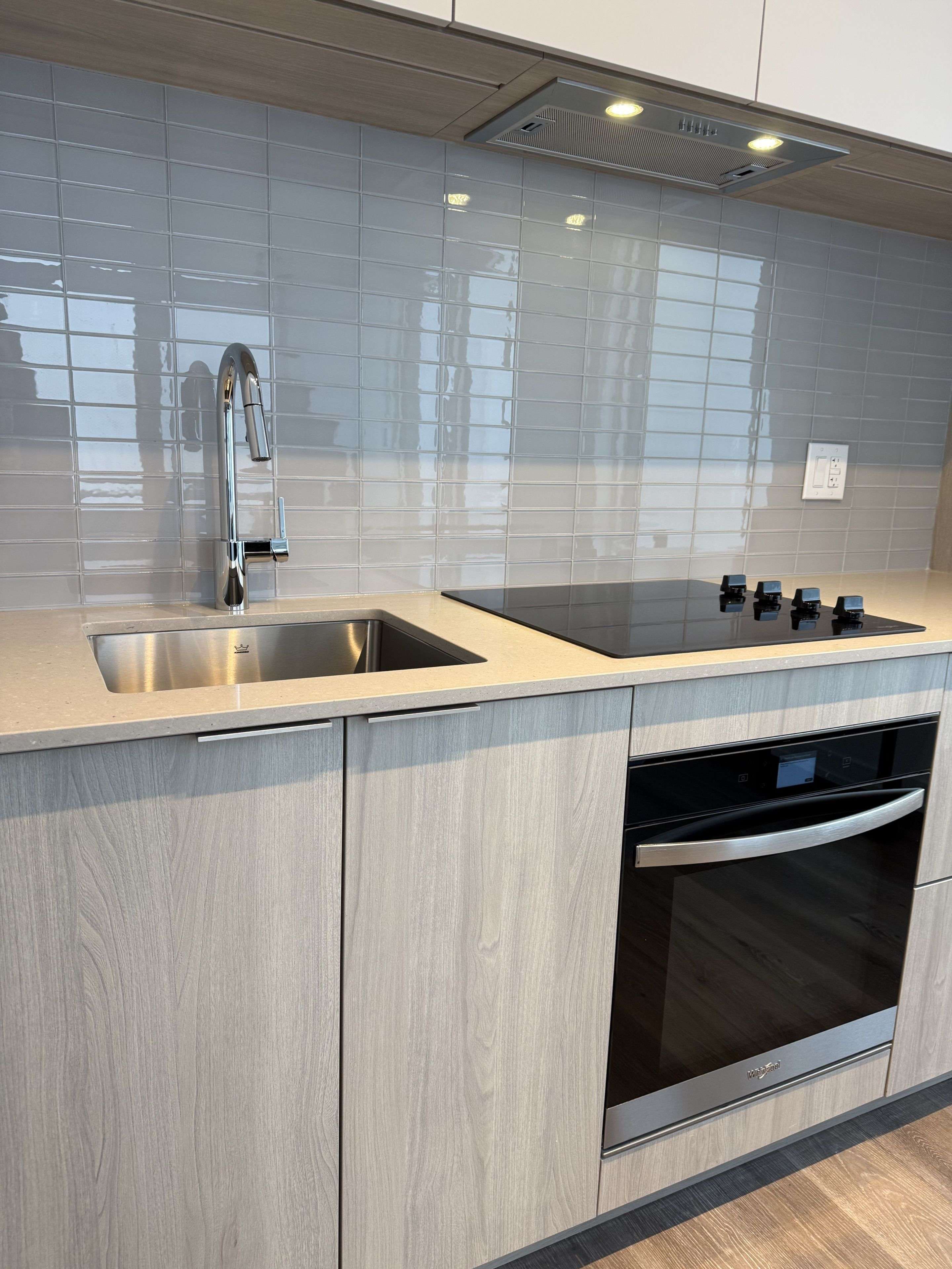 Mississauga, ON L5B 0G6,395 Square One DR #4008