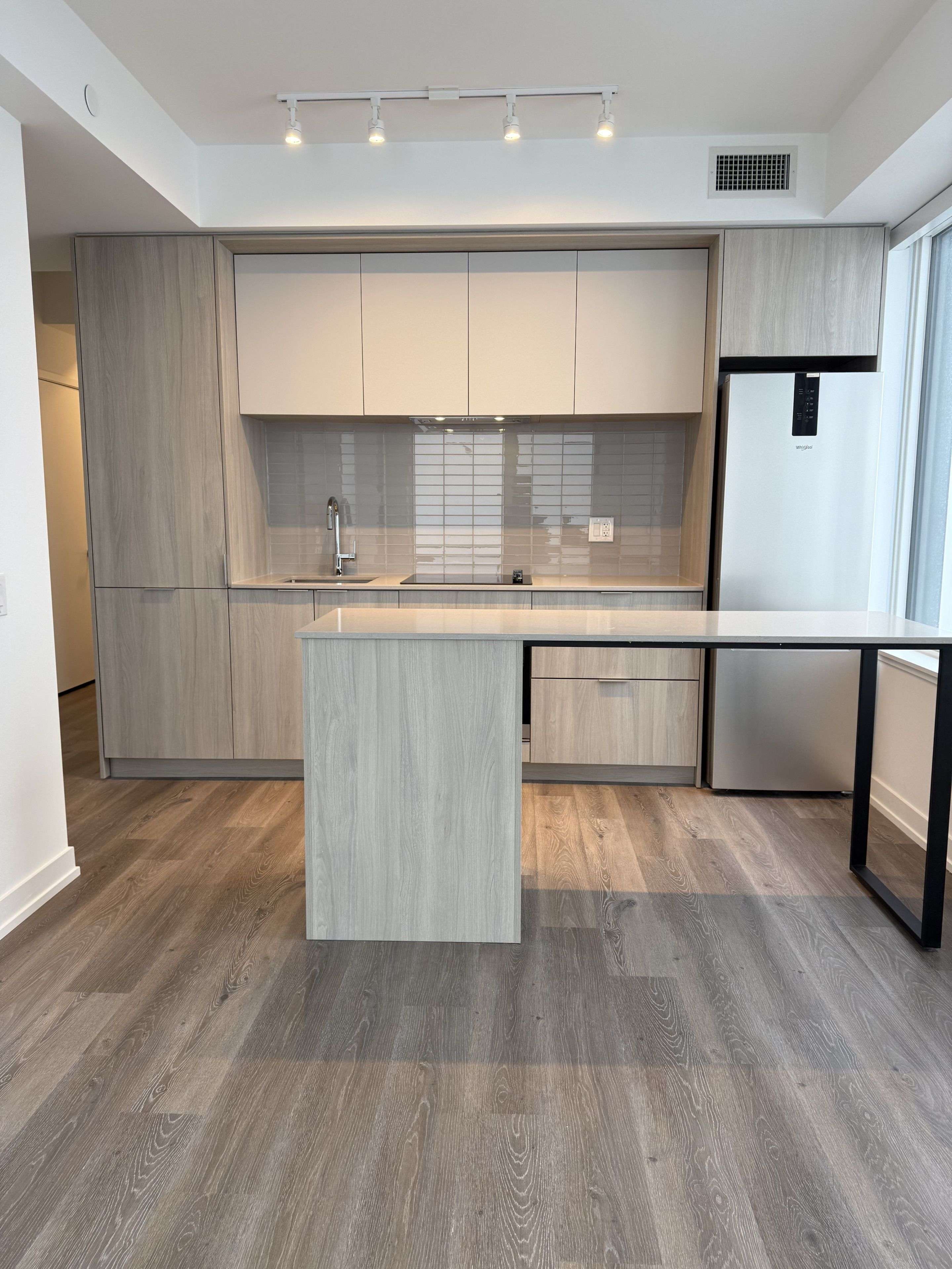 Mississauga, ON L5B 0G6,395 Square One DR #4008