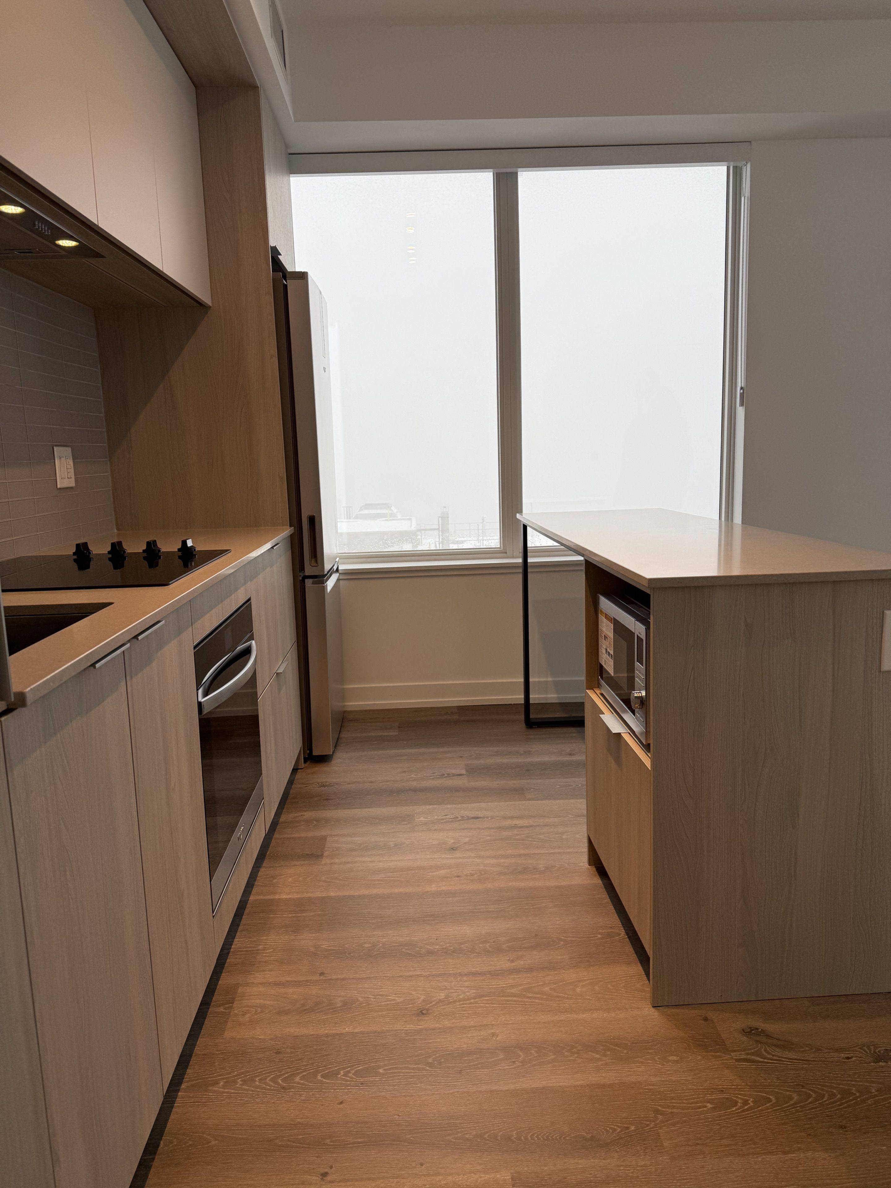 Mississauga, ON L5B 0G6,395 Square One DR #4008