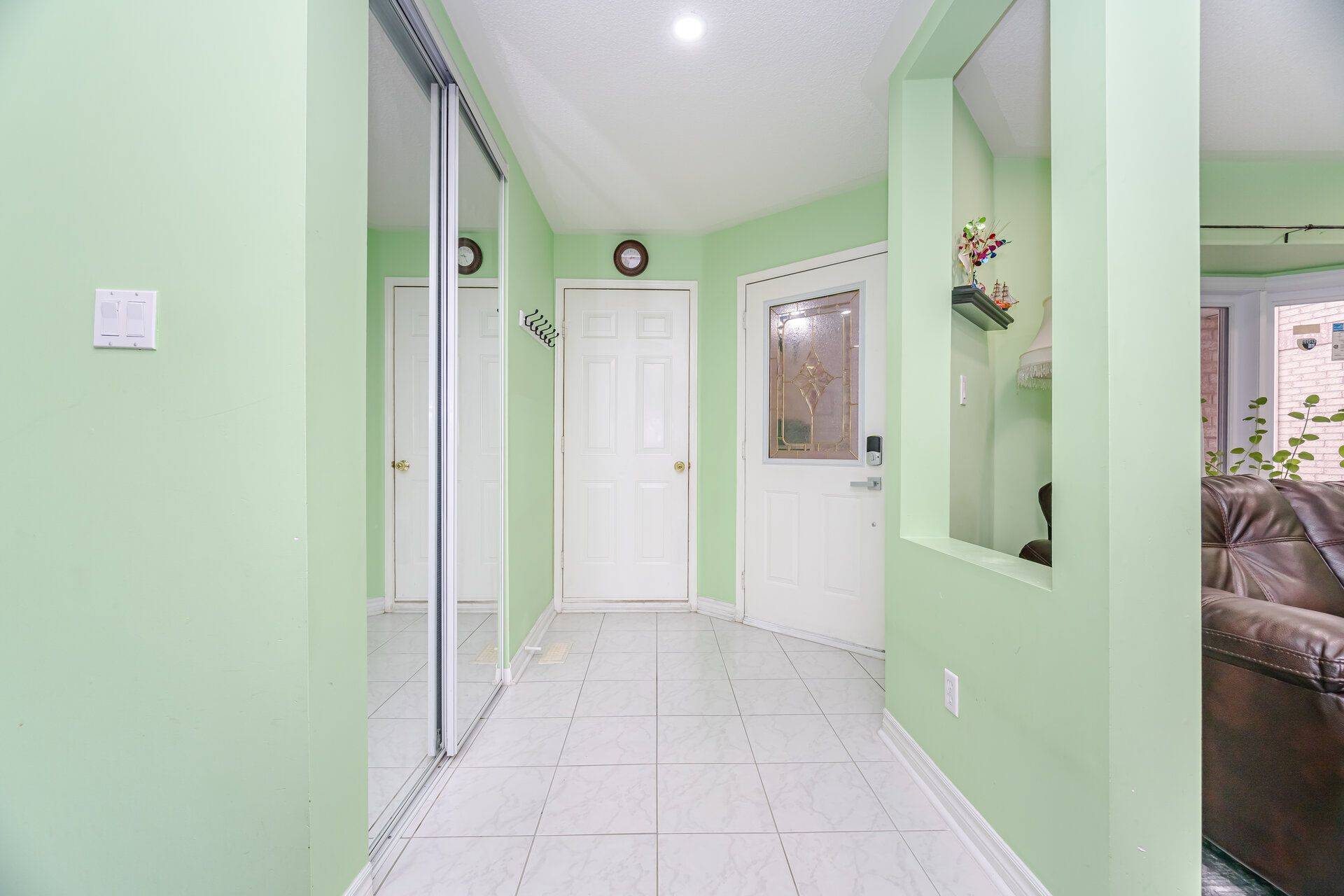 Mississauga, ON L5V 2C7,5261 River Forest CT