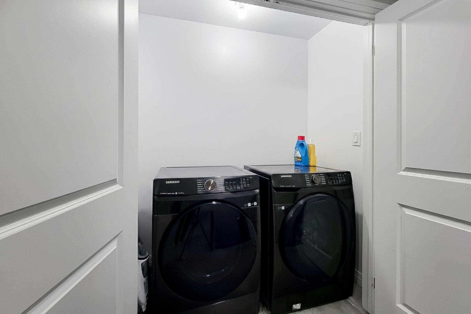 Niagara Falls, ON L2E 0B7,4885 Pettit AVE