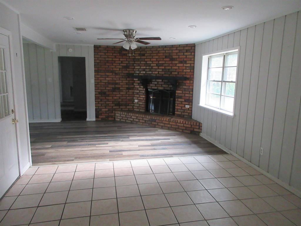 Mooringsport, LA 71060,411 Evelyn Street