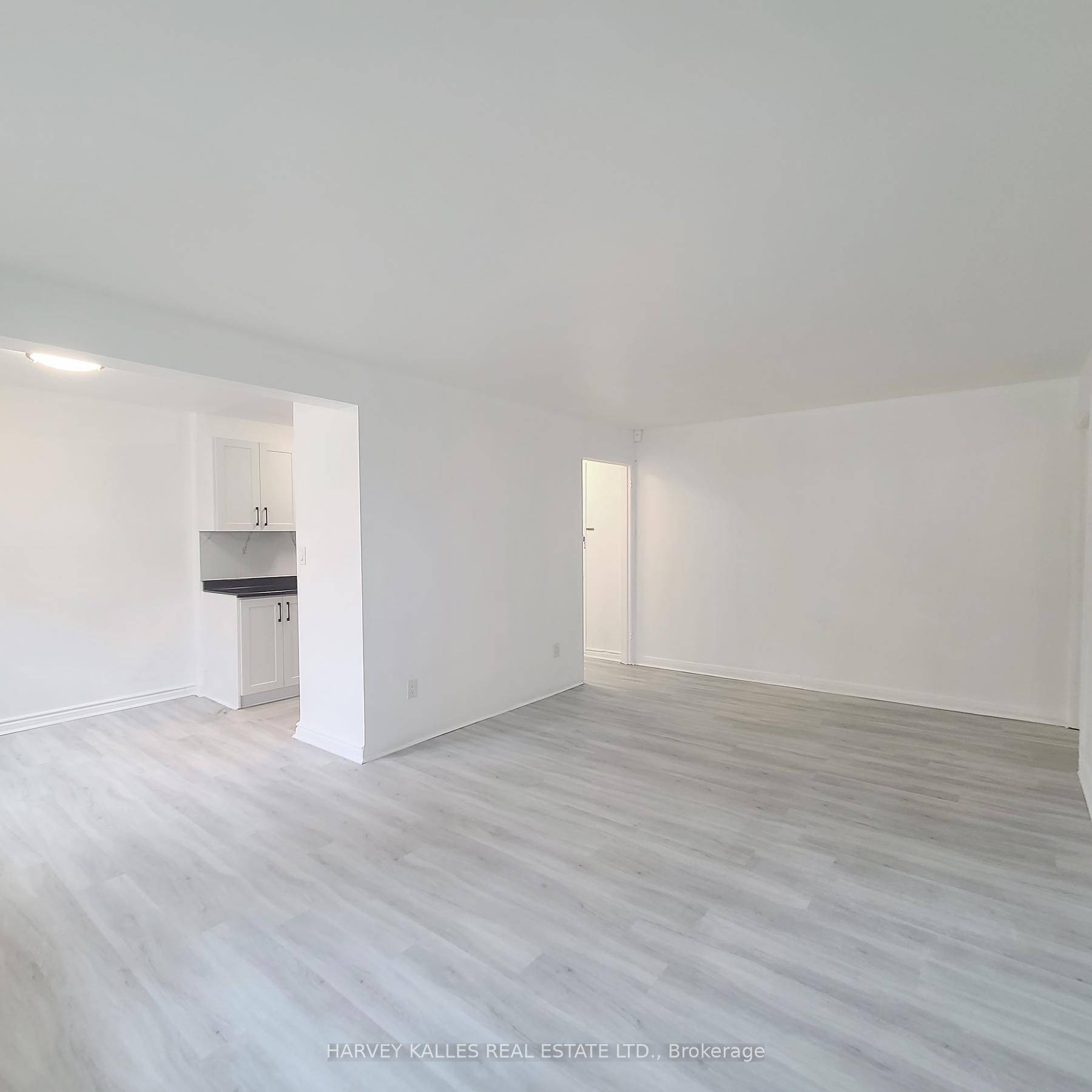 Toronto C04, ON M6B 2M8,125 Shelborne AVE #4