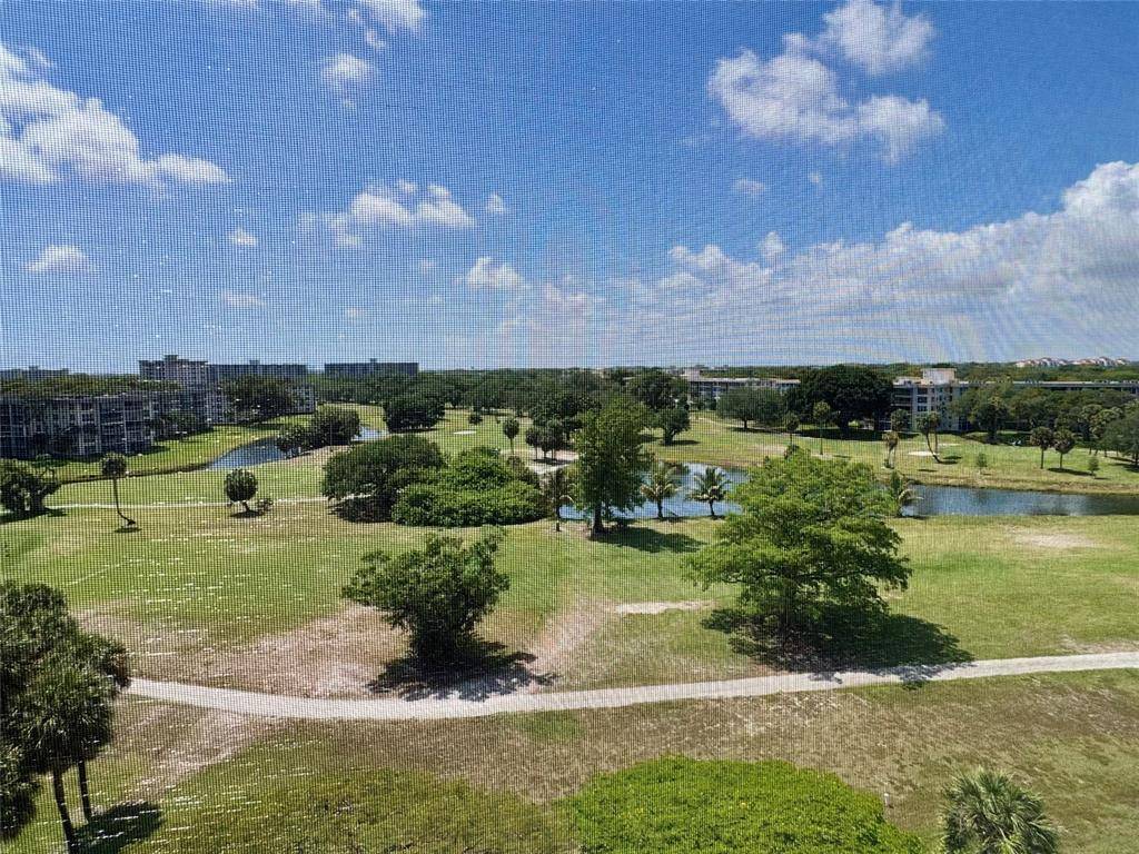 Pompano Beach, FL 33069,3520 Oaks Way #807