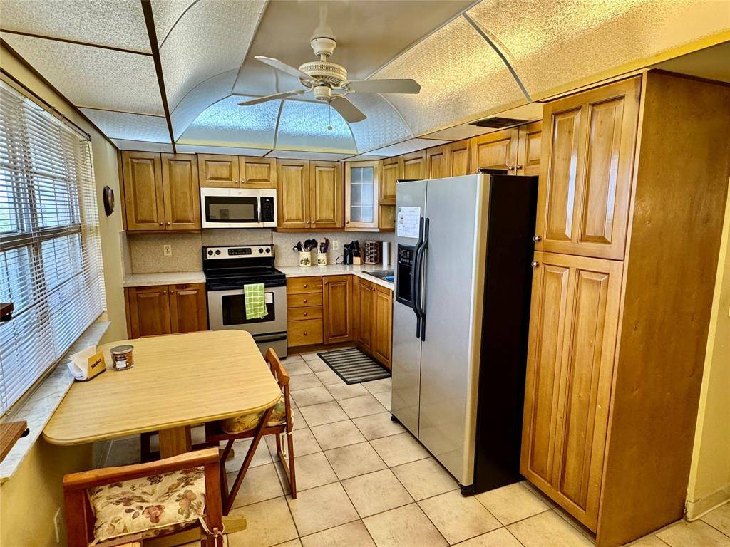 Pompano Beach, FL 33069,3520 Oaks Way #807