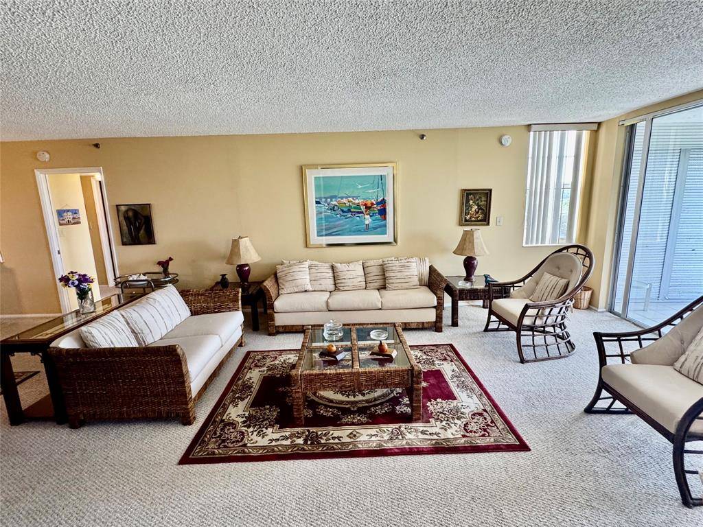 Pompano Beach, FL 33069,3520 Oaks Way #807