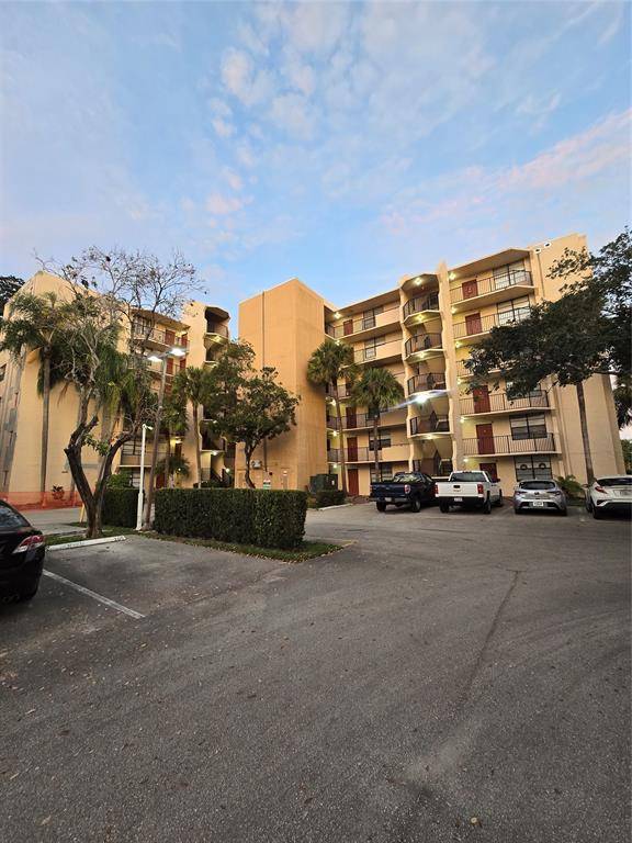 Pompano Beach, FL 33064,3400 Blue Lake Dr #604