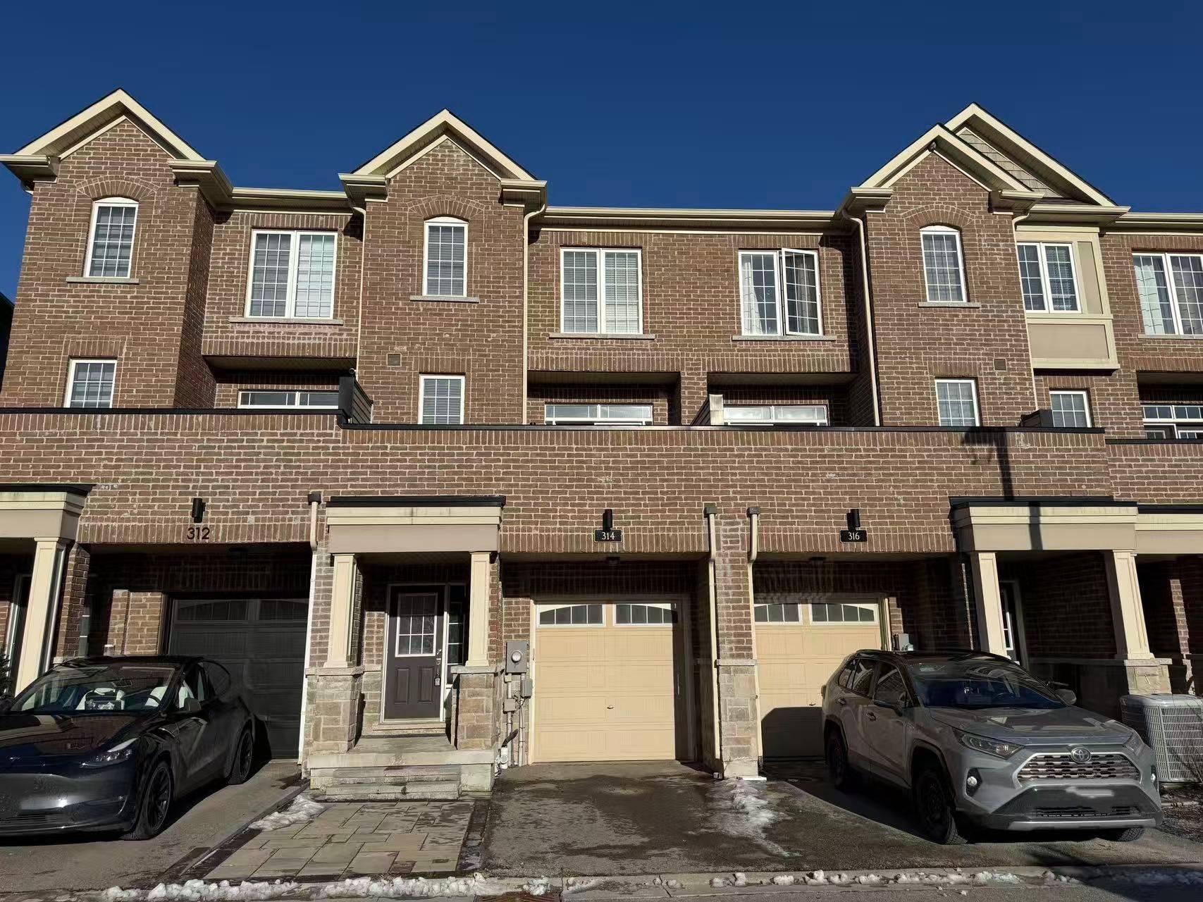 Newmarket, ON L3X 0M1,314 Clay Stones ST