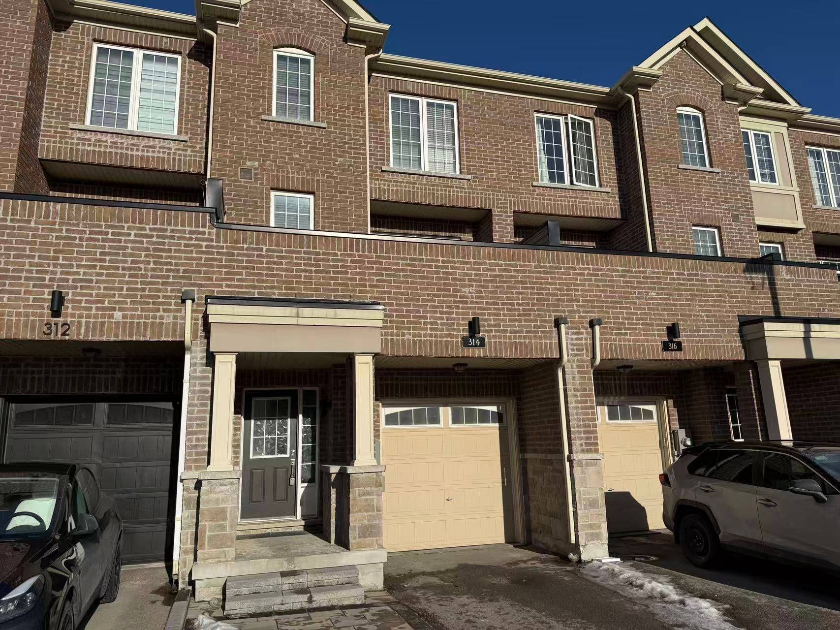 Newmarket, ON L3X 0M1,314 Clay Stones ST