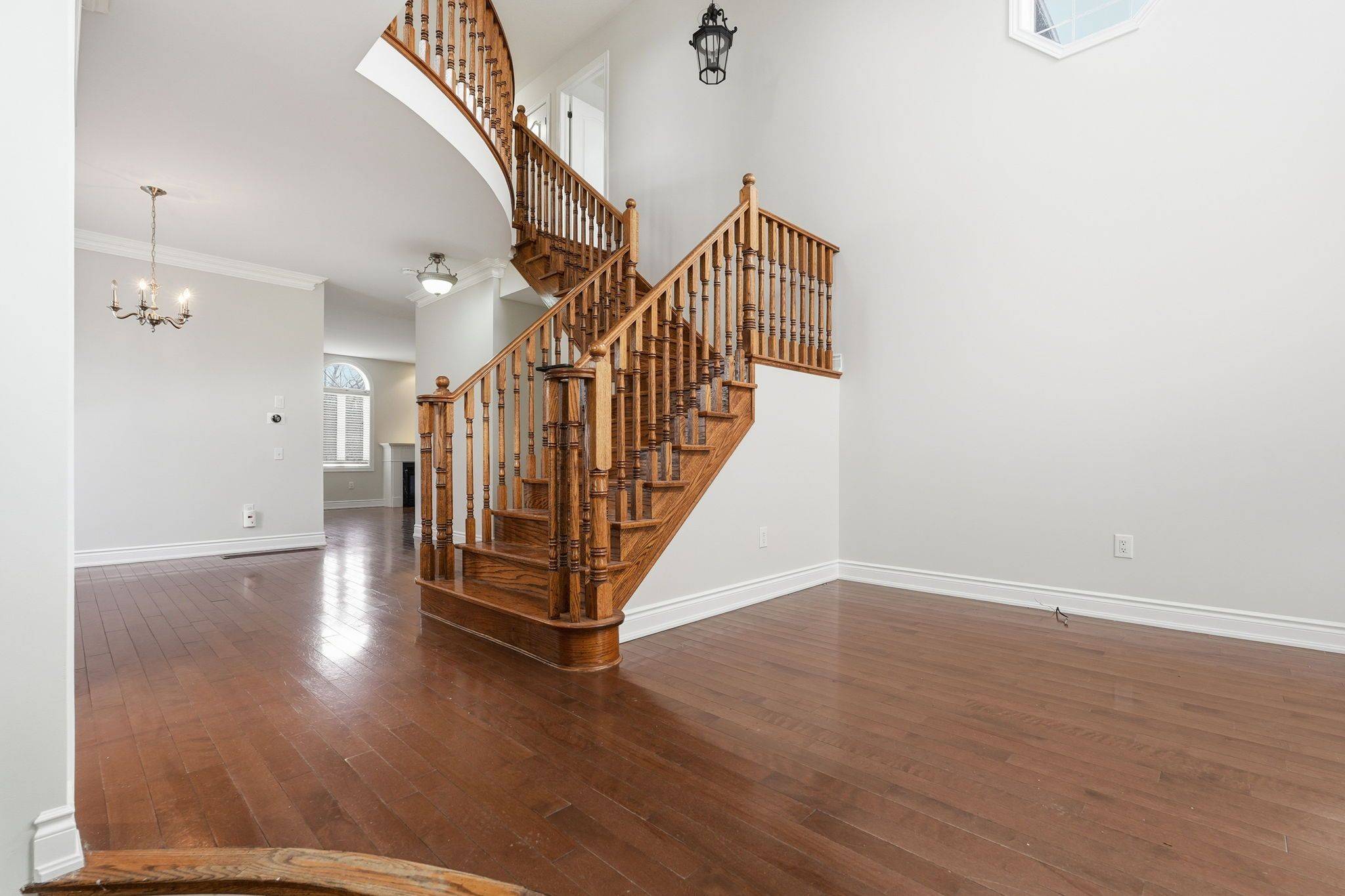 Oakville, ON L6L 6X6,319 Duskywing WAY