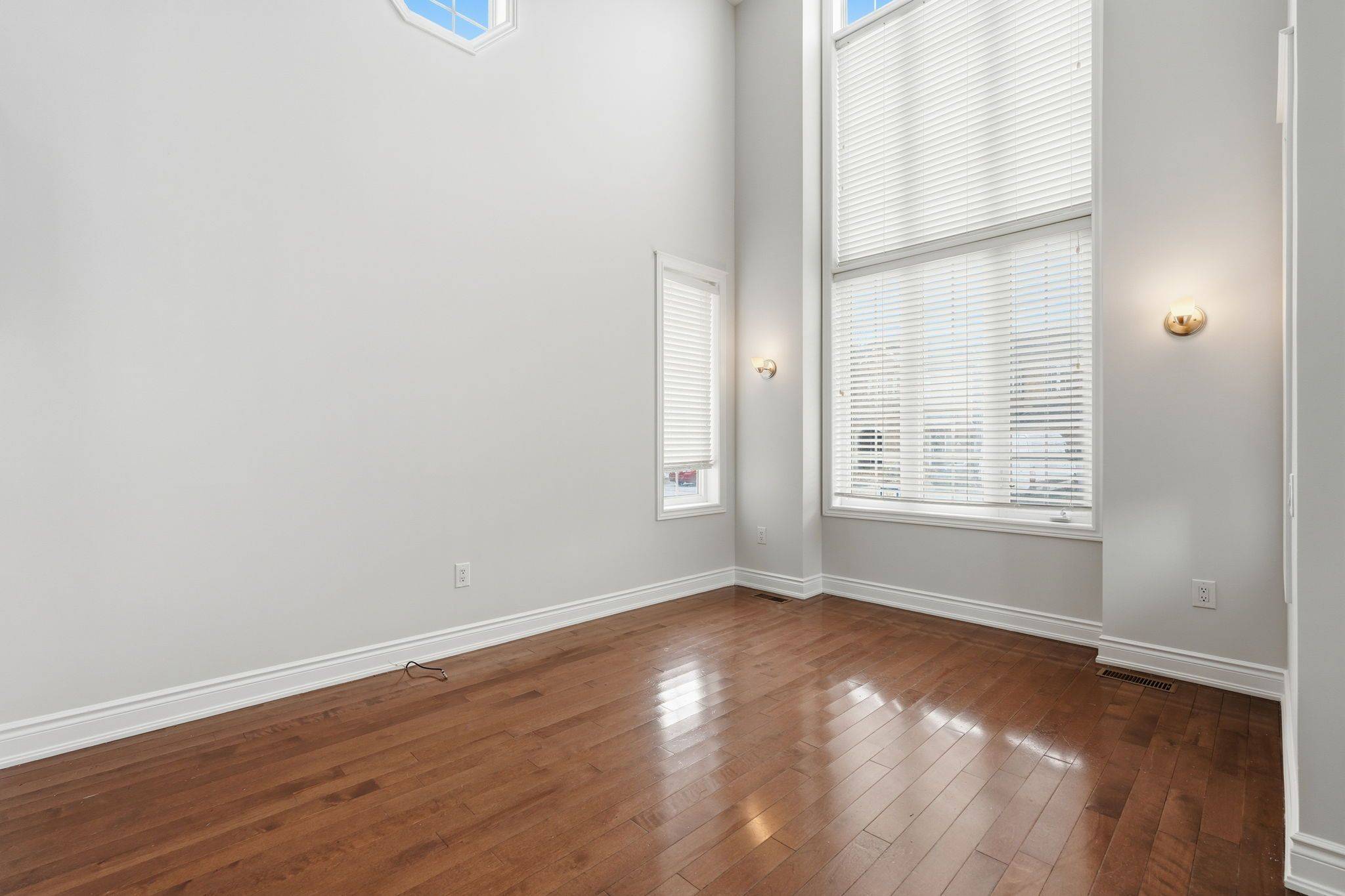 Oakville, ON L6L 6X6,319 Duskywing WAY