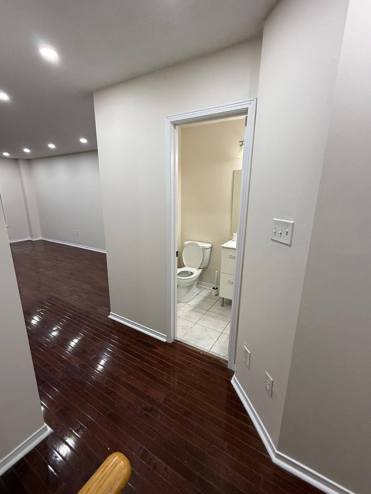 Brampton, ON L6V 4L9,100 Brickyard WAY #70