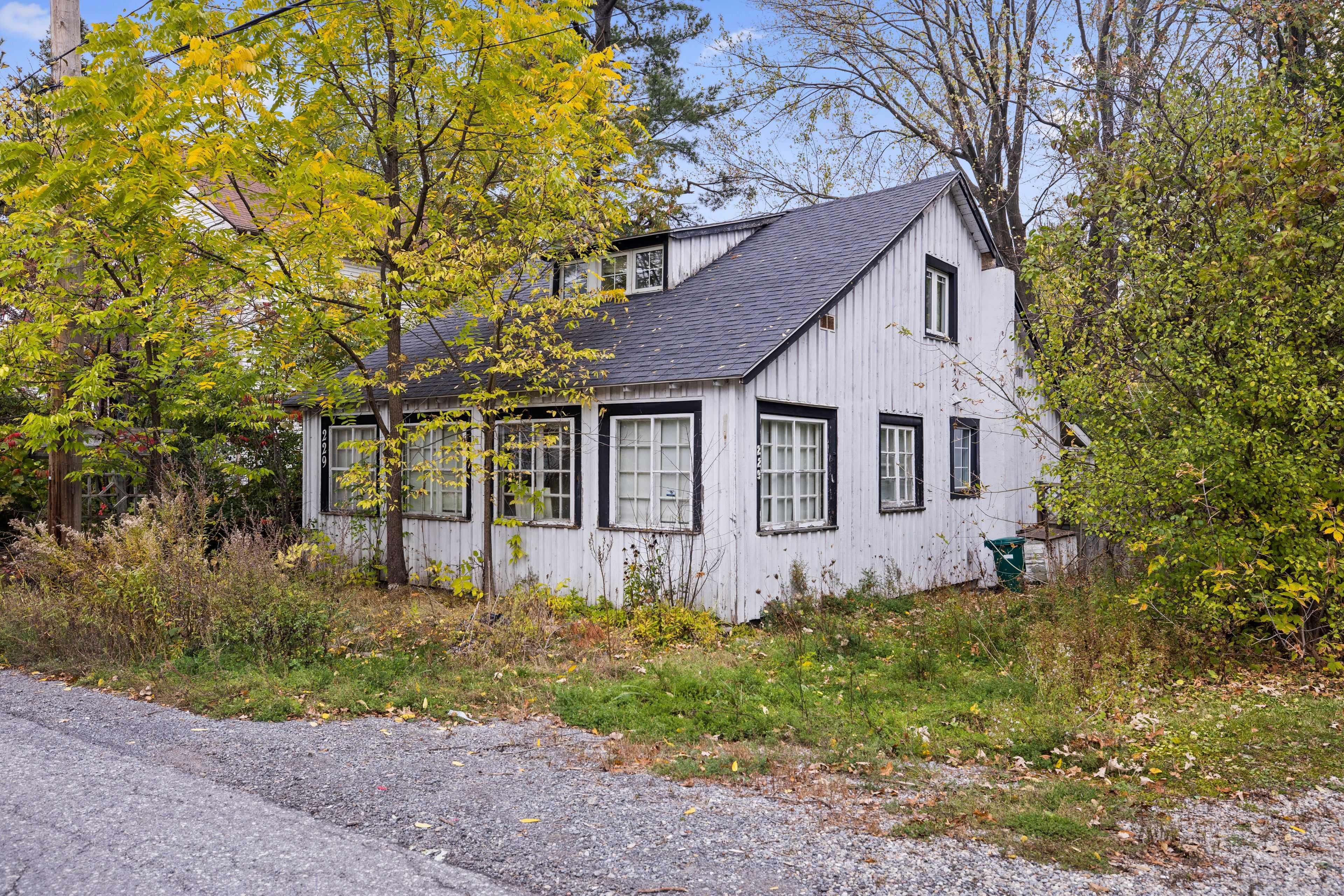 Britannia - Lincoln Heights And Area, ON K2B 5X1,229 BRITANNIA RD