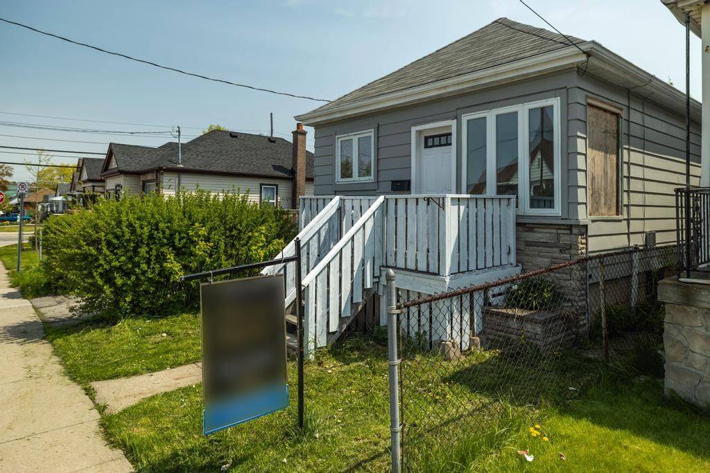 Hamilton, ON L8H 4Y3,126 HARMONY AVE