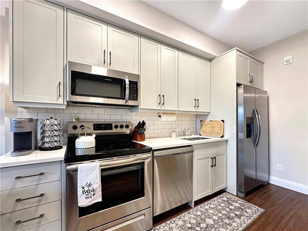 Haldimand, ON N0A 1H0,64 Main ST N #213