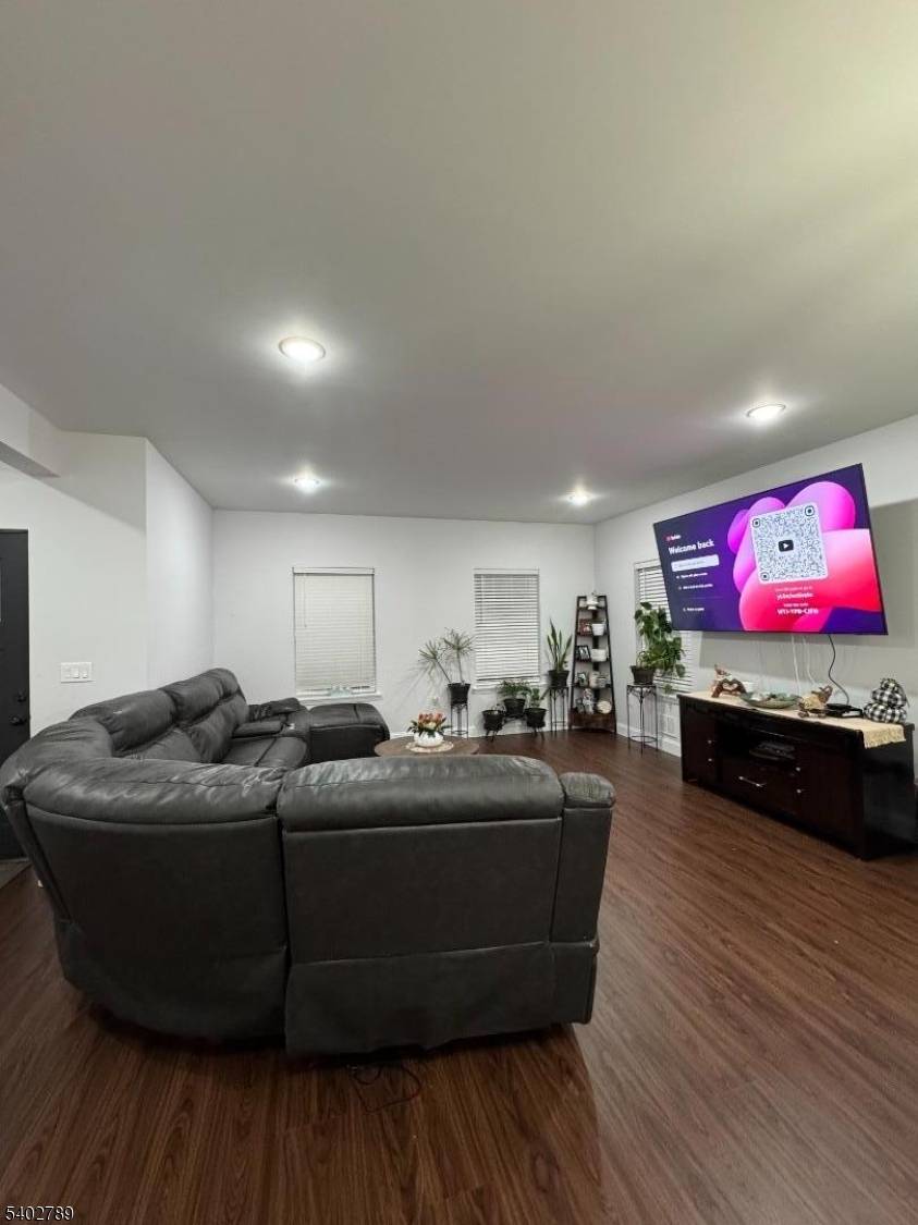 Elizabeth City, NJ 07201,528 Jefferson Ave