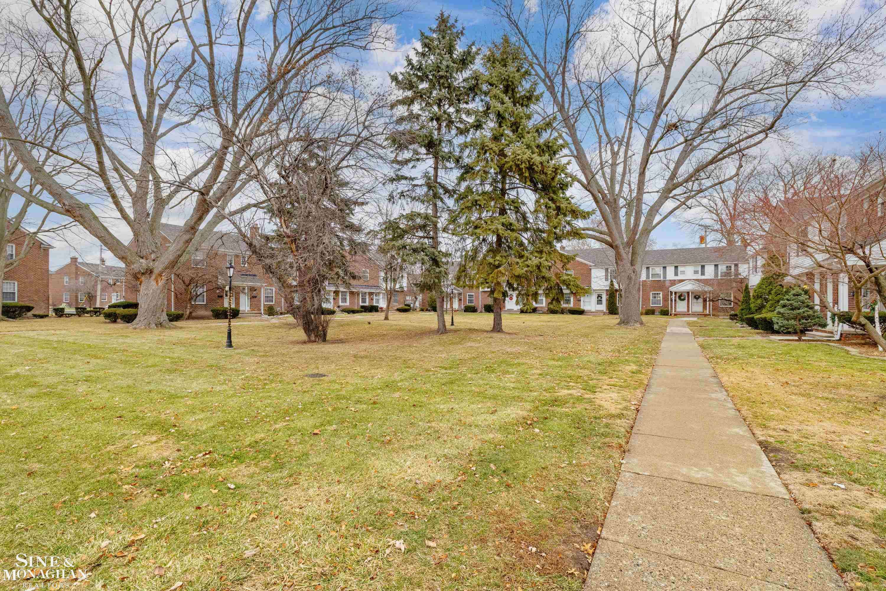 Saint Clair Shores, MI 48080,22968 Gary LN