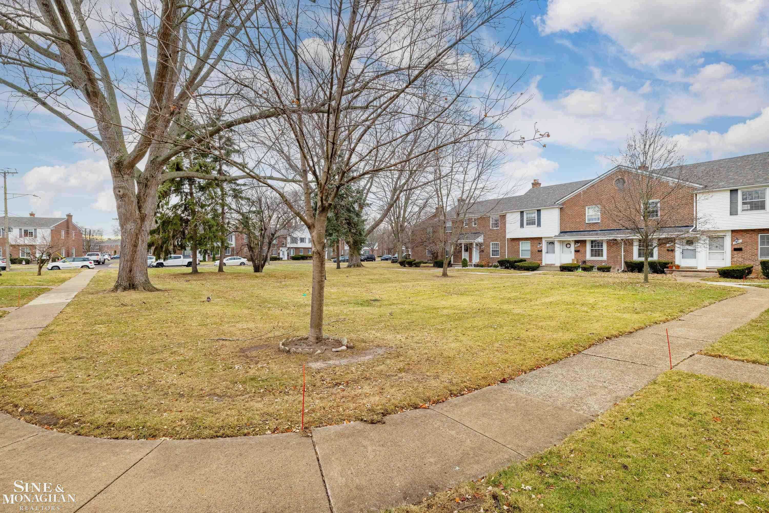 Saint Clair Shores, MI 48080,22968 Gary LN